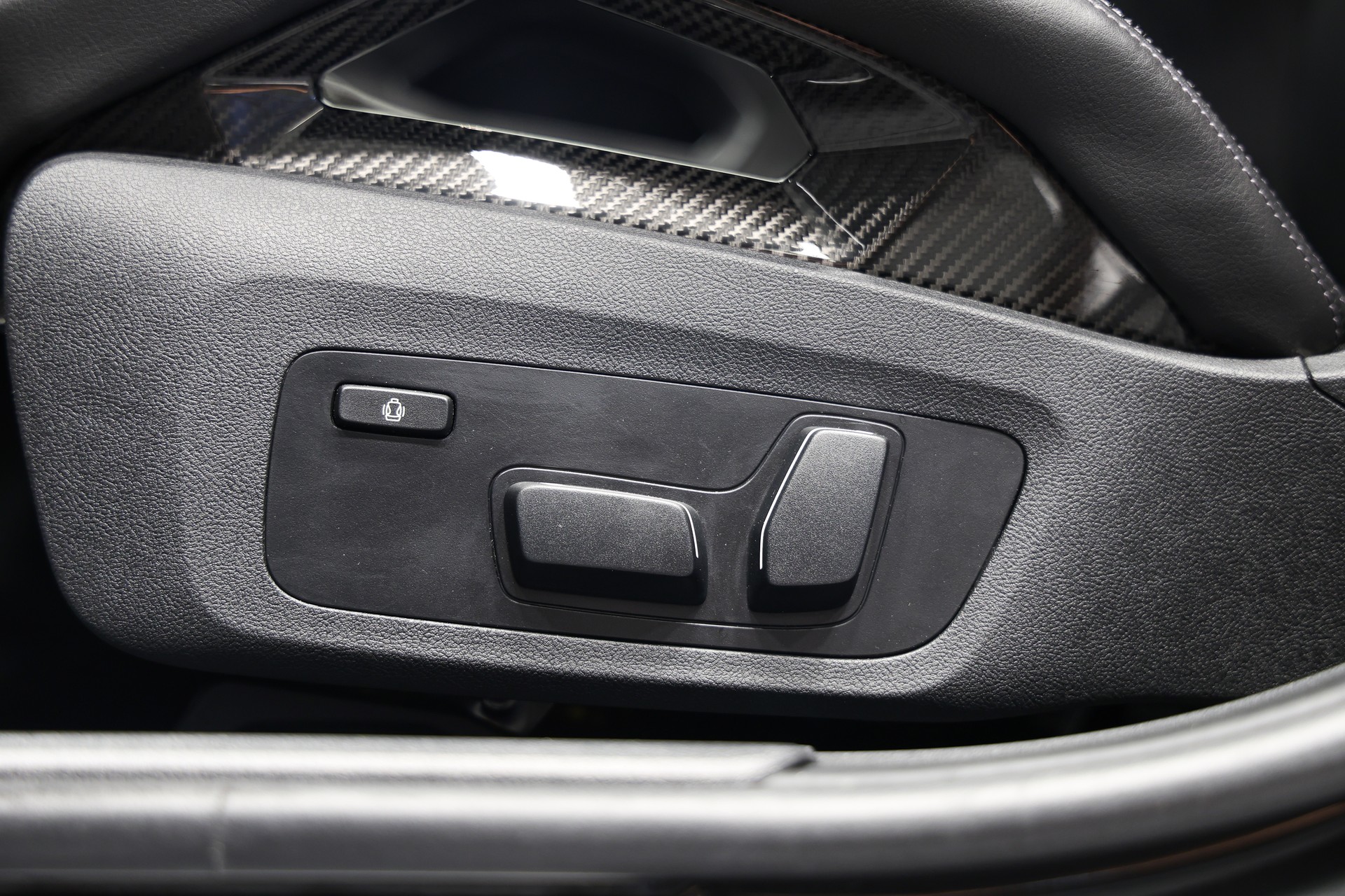 BMW M3 Competition LCI *Individual Dravitgrau*Carbon Exterieur*Carbon Interieur*Carbon Schalensitze*-image-24