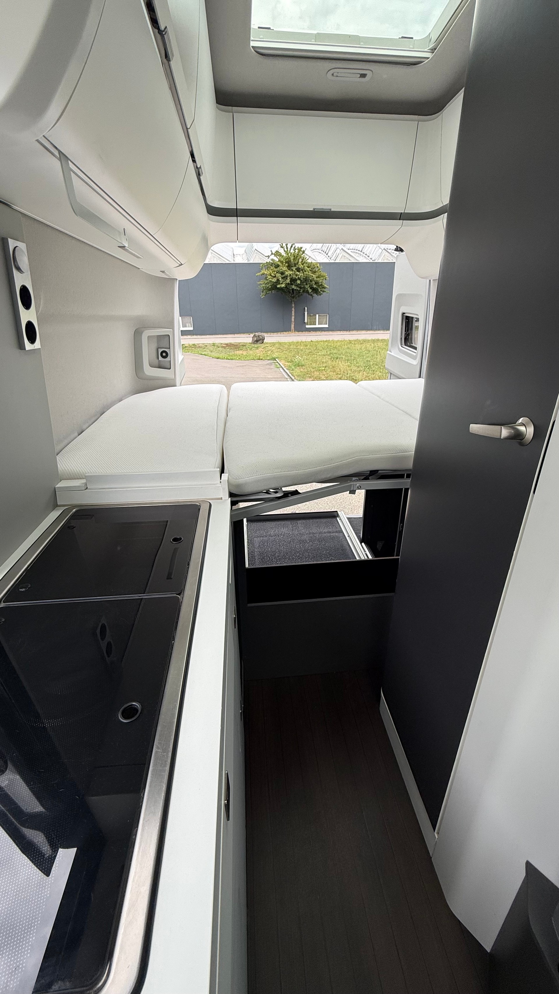 VW GRAND CALIFORNIA-image-13