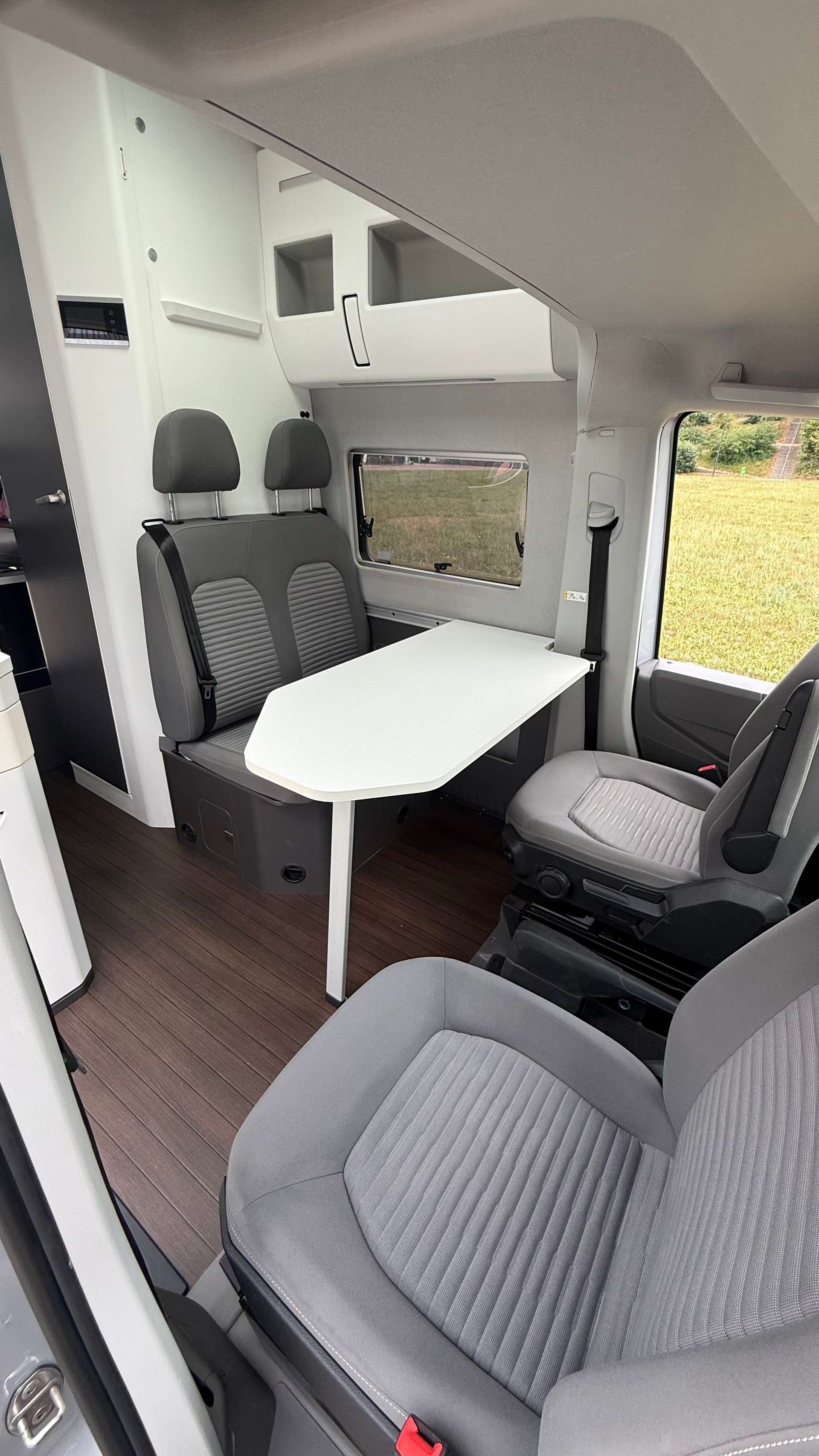 VW GRAND CALIFORNIA-image-12