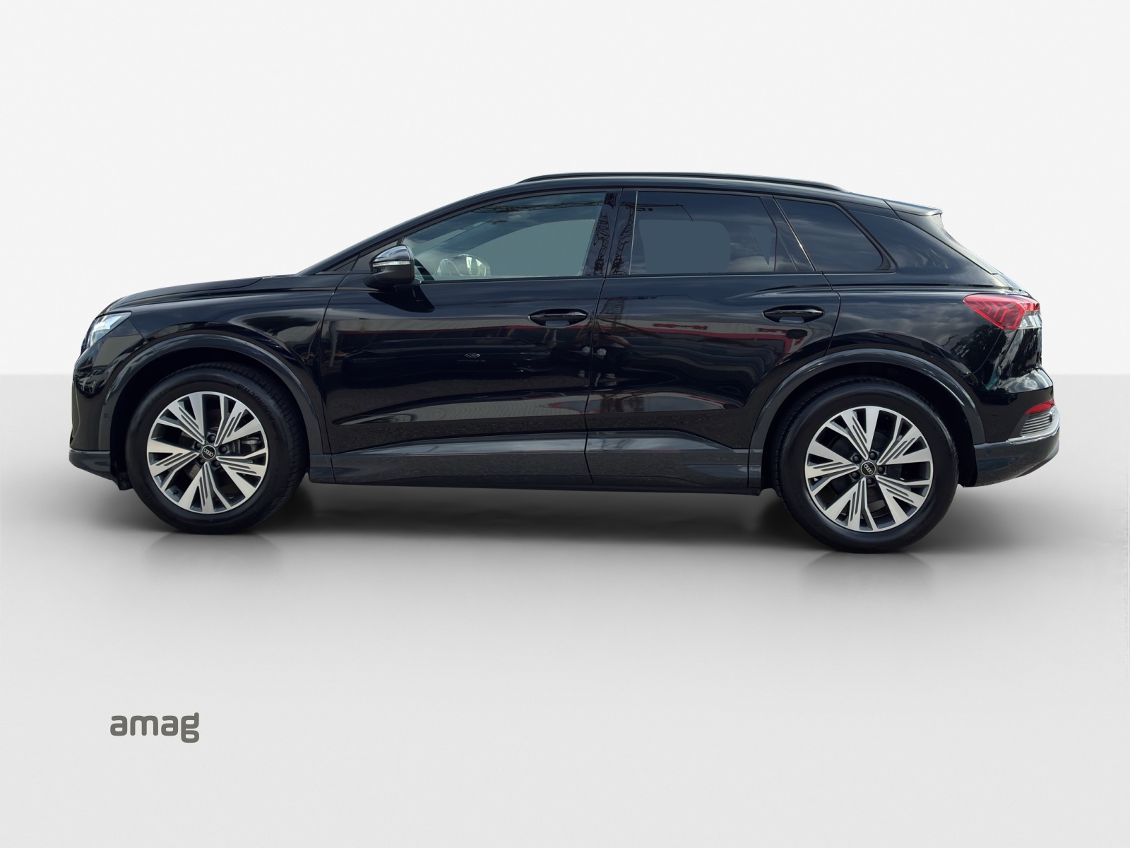 AUDI Q4 e-tron 35-showroom-element-1