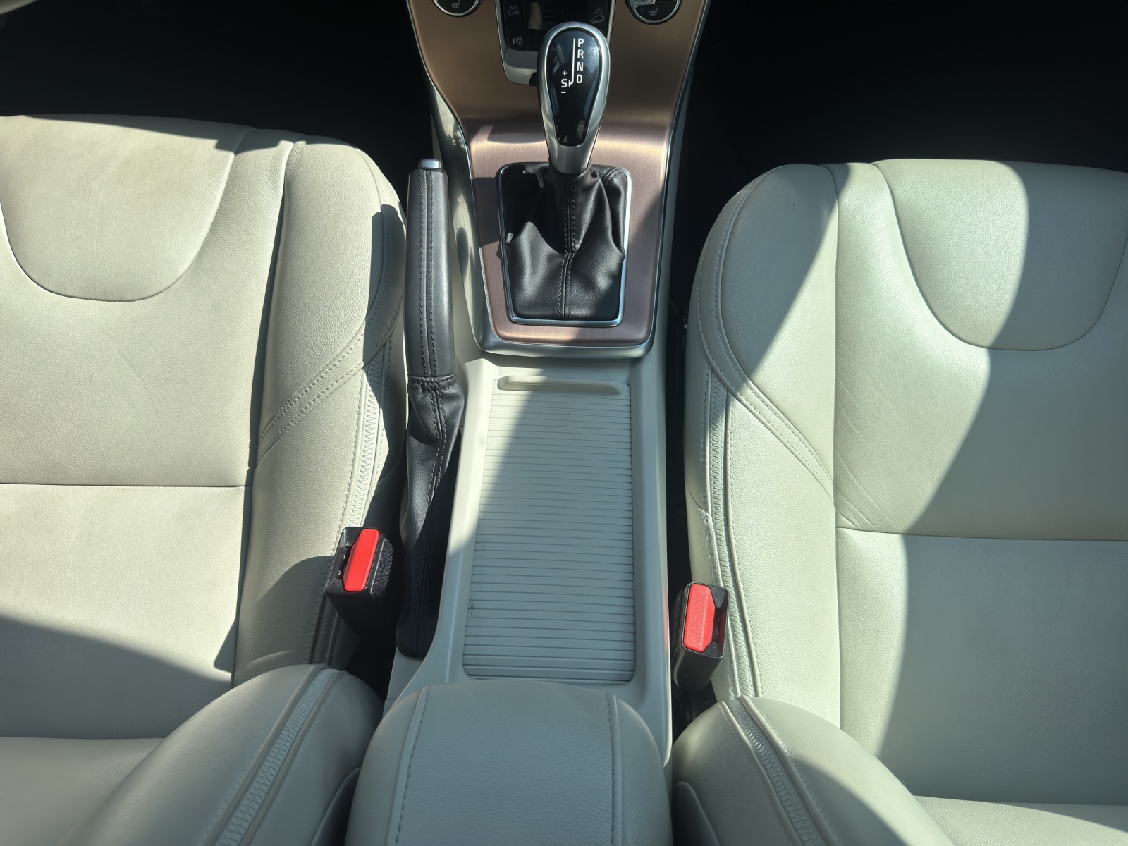 VOLVO V40 Cross Country T4 AWD Lyx Geartronic-image-15
