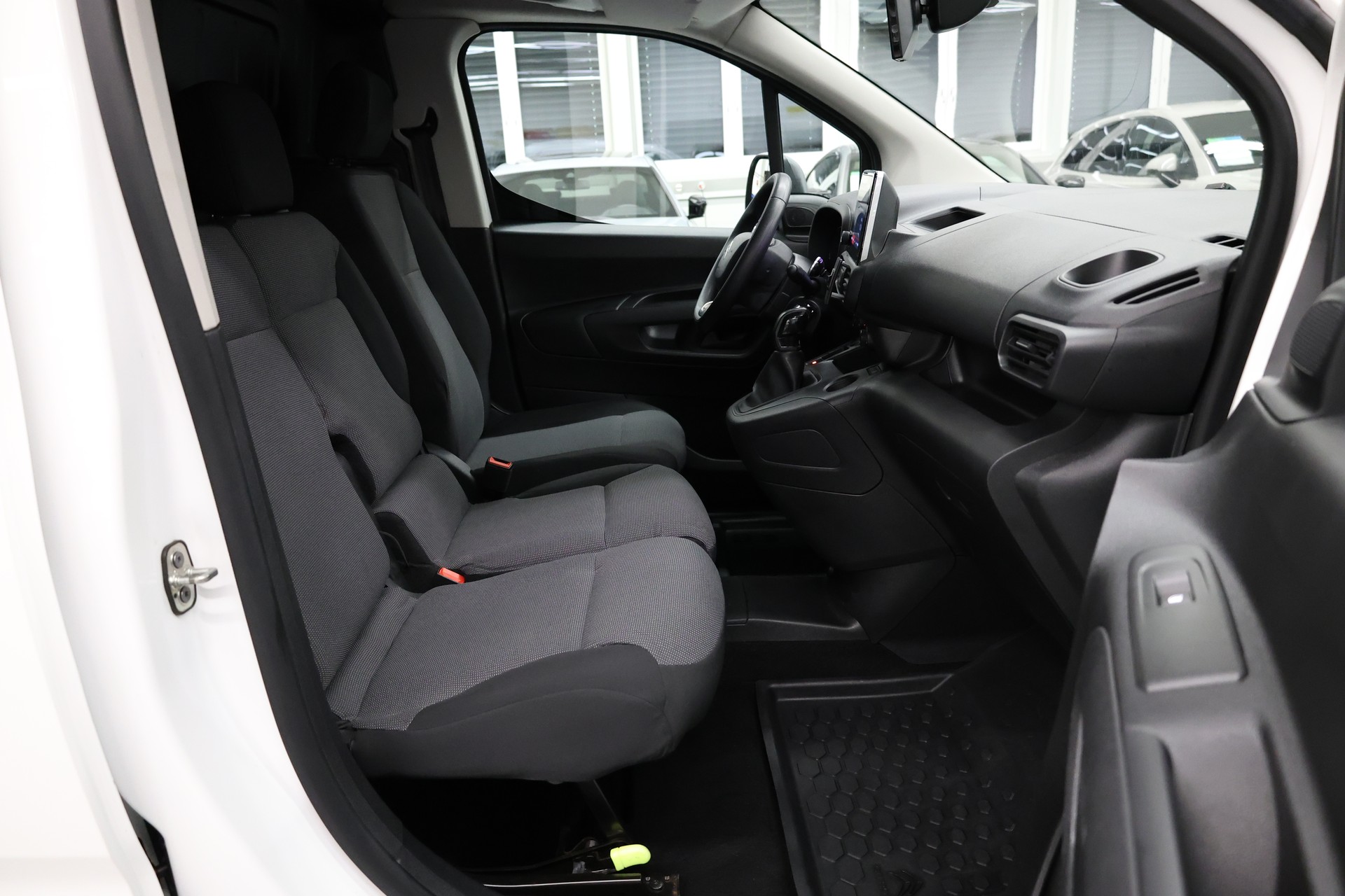 CITROEN Berlingo 1000 Standard 1.6 BlueHDi 100 Driver S/S-image-15