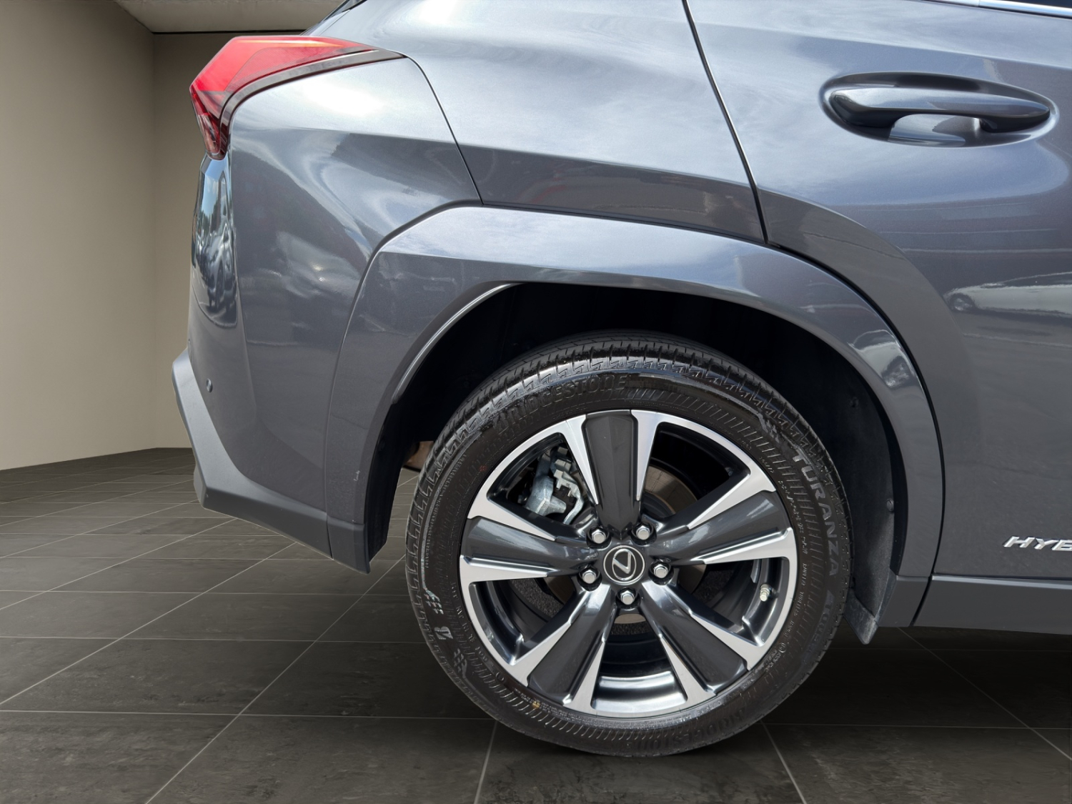 LEXUS UX 250h Excellence-image-24