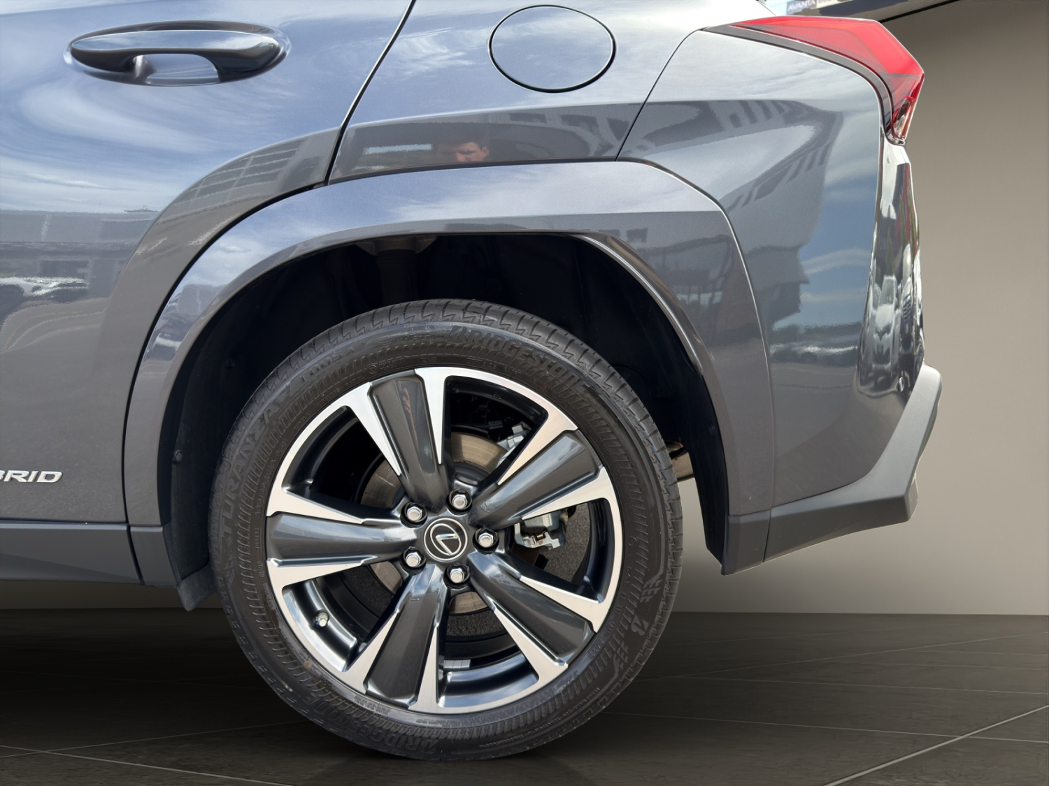 LEXUS UX 250h Excellence-image-23