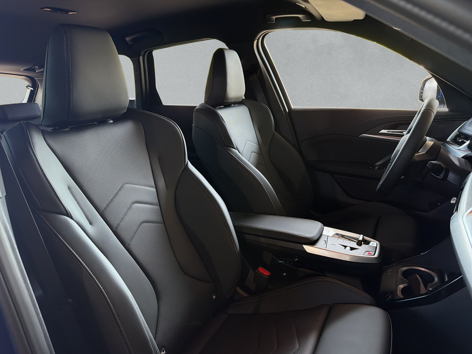 BMW iX1 xDrive 30 M Sport-image-12