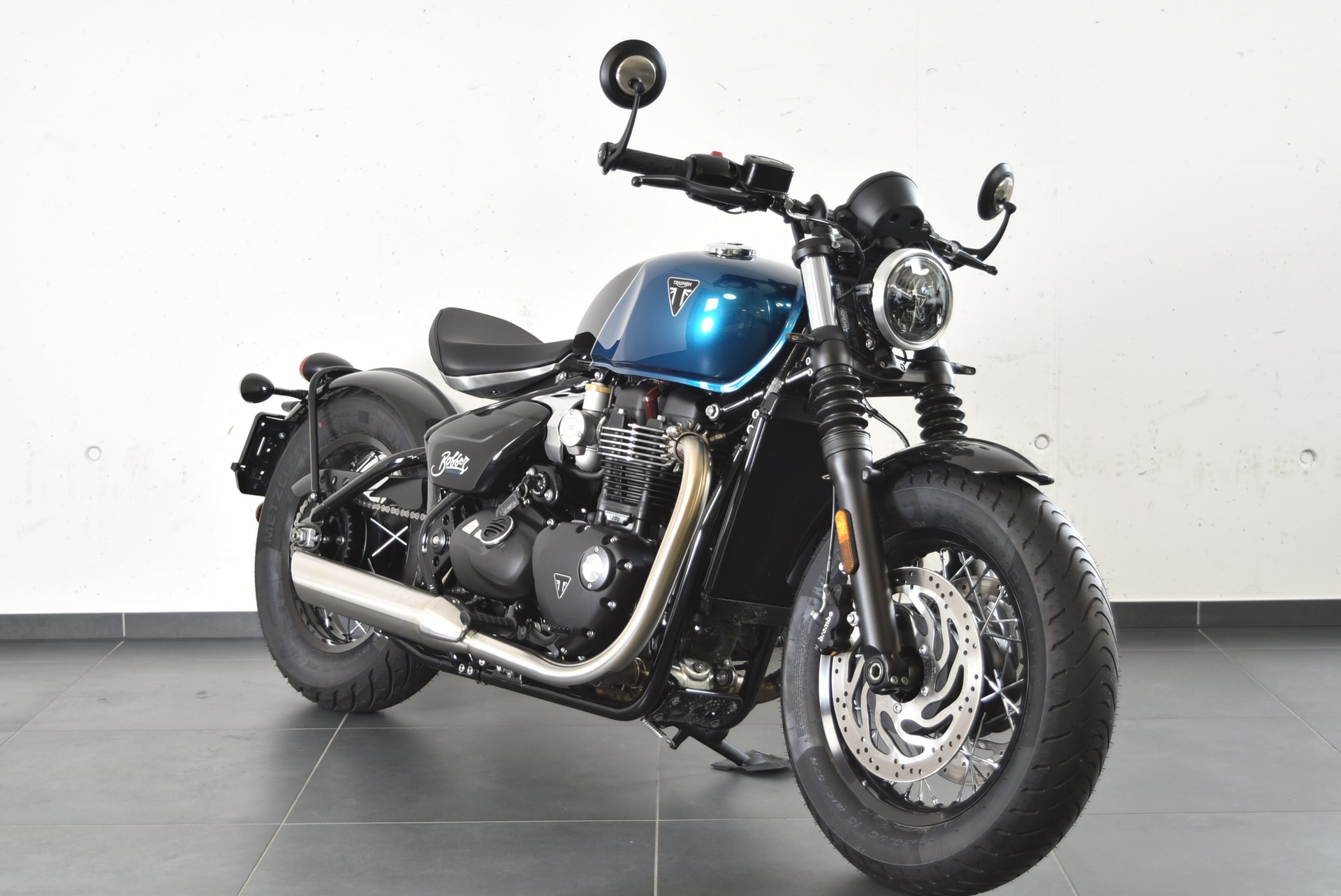 TRIUMPH Bonneville Bobber-image-2