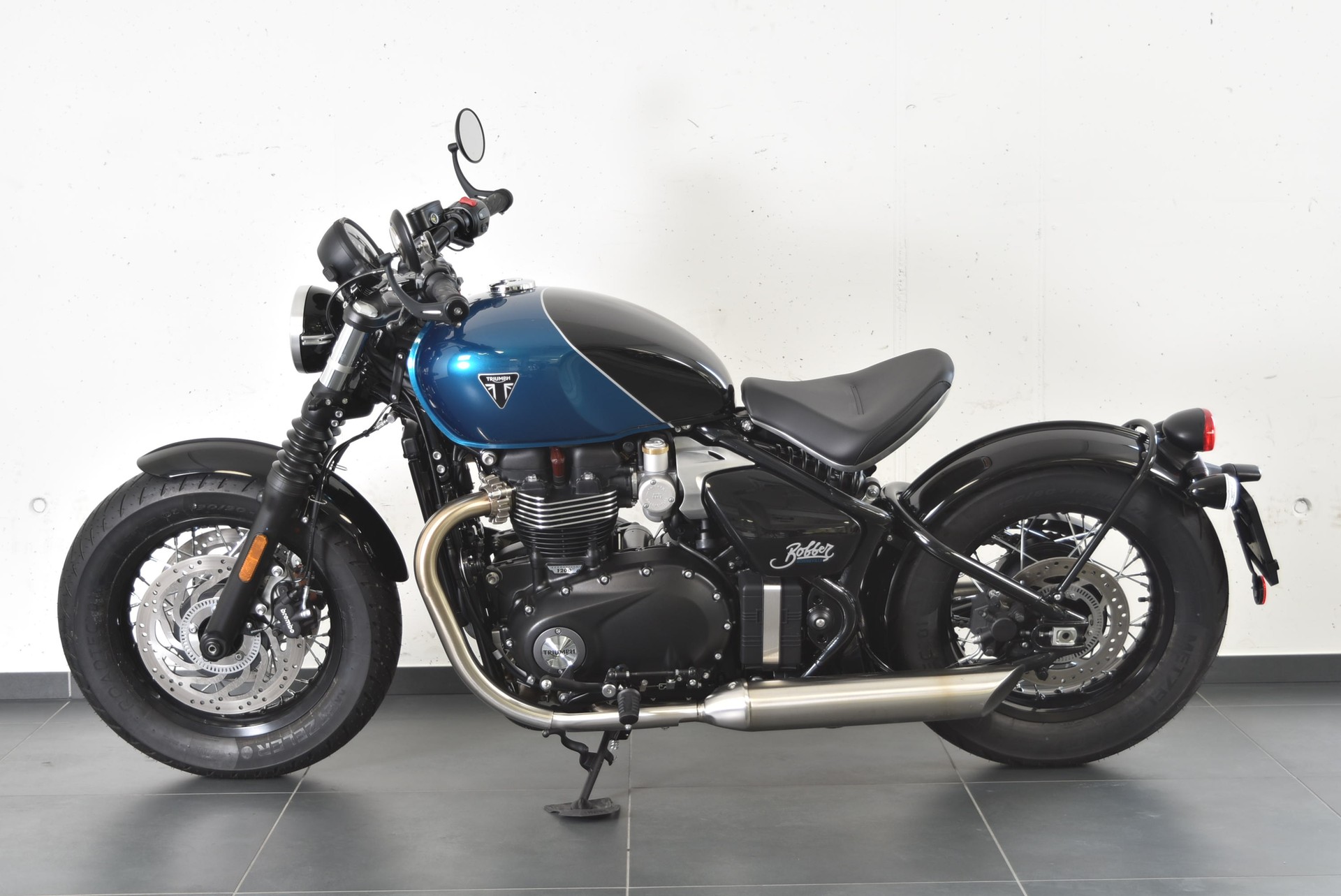 TRIUMPH Bonneville Bobber-image-0