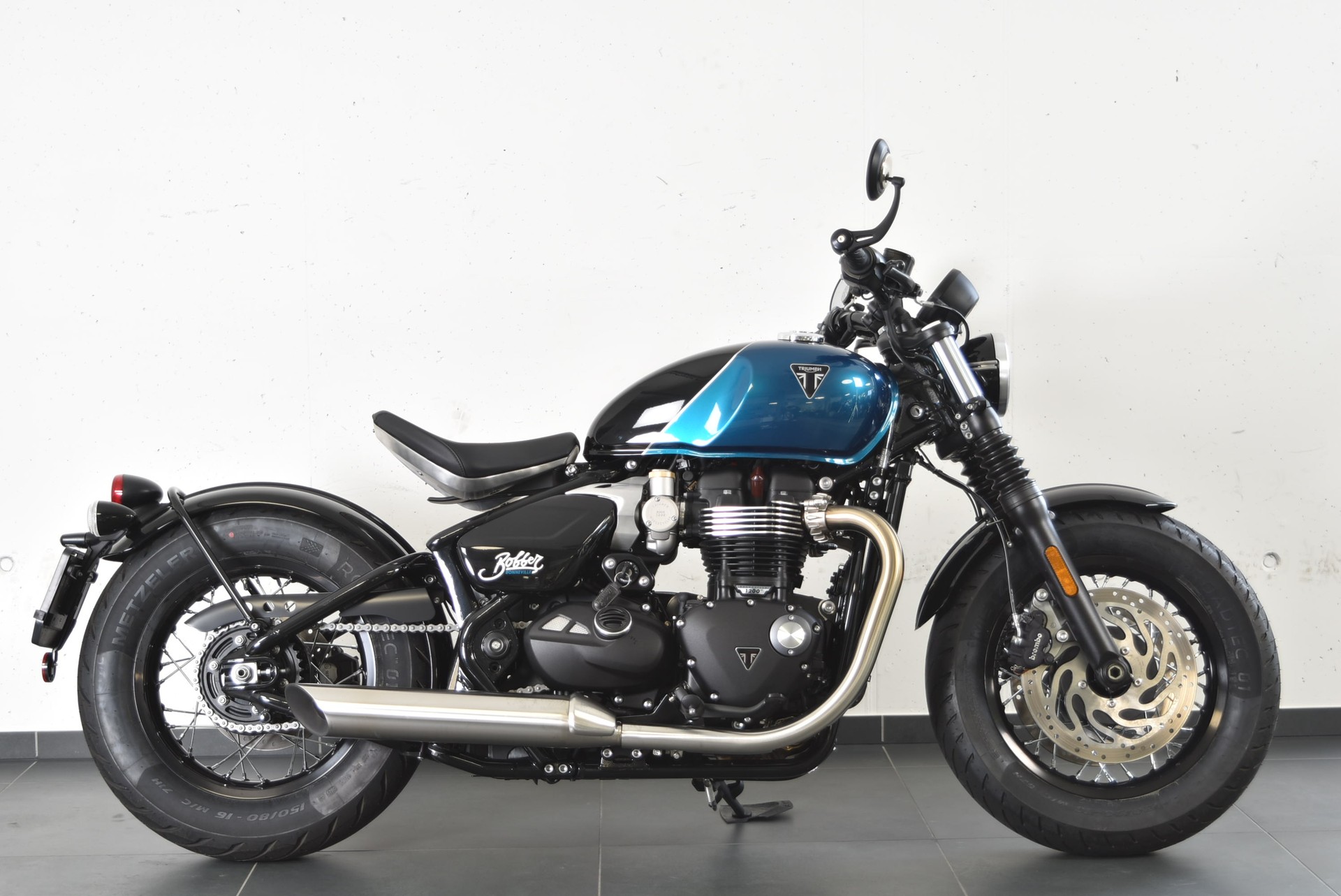 TRIUMPH Bonneville Bobber-image-3