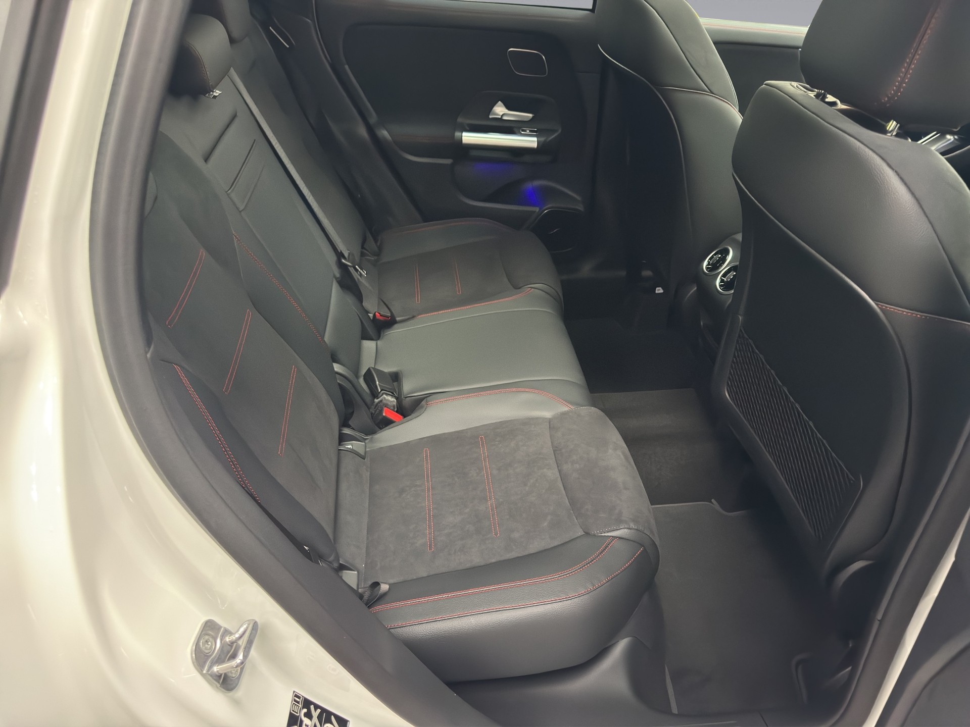 MERCEDES-BENZ GLA-Klasse H247 GLA 250 Swiss Star AMG Line 4matic-image-16