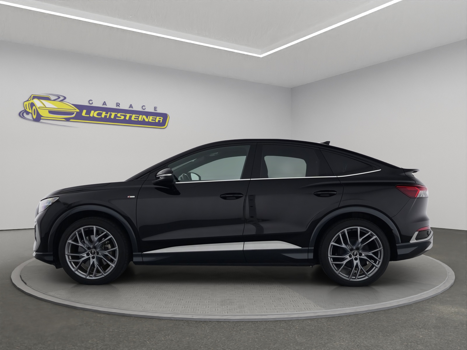 AUDI Q4 Sportback e-tron 50 quattro-showroom-element-3