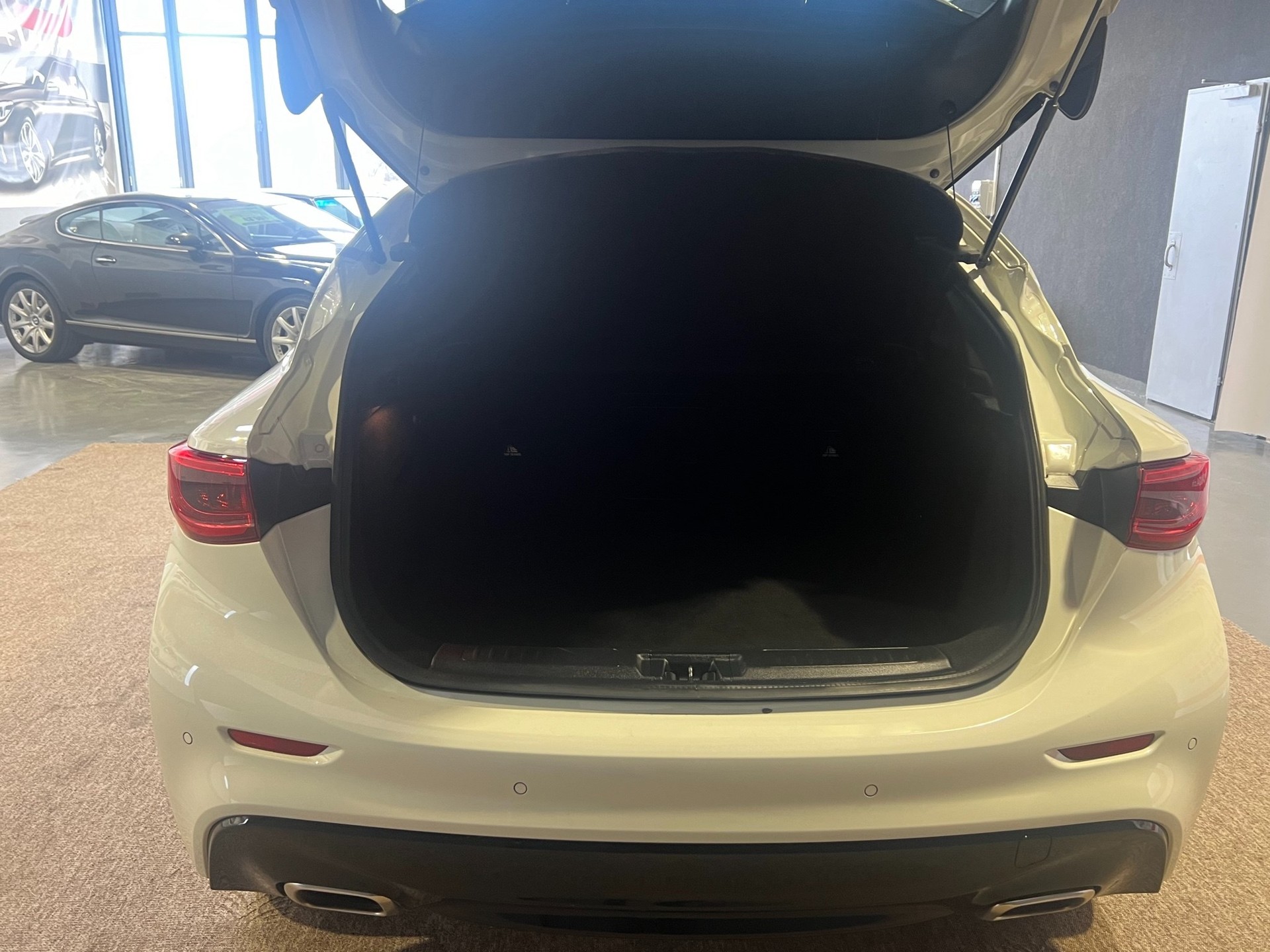 INFINITI Q30 2.2d Sport Tech AWD DCT-image-8