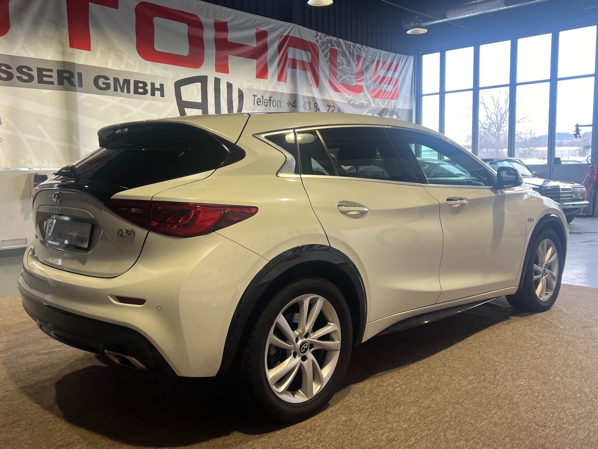 INFINITI Q30 2.2d Sport Tech AWD DCT-showroom-element-2