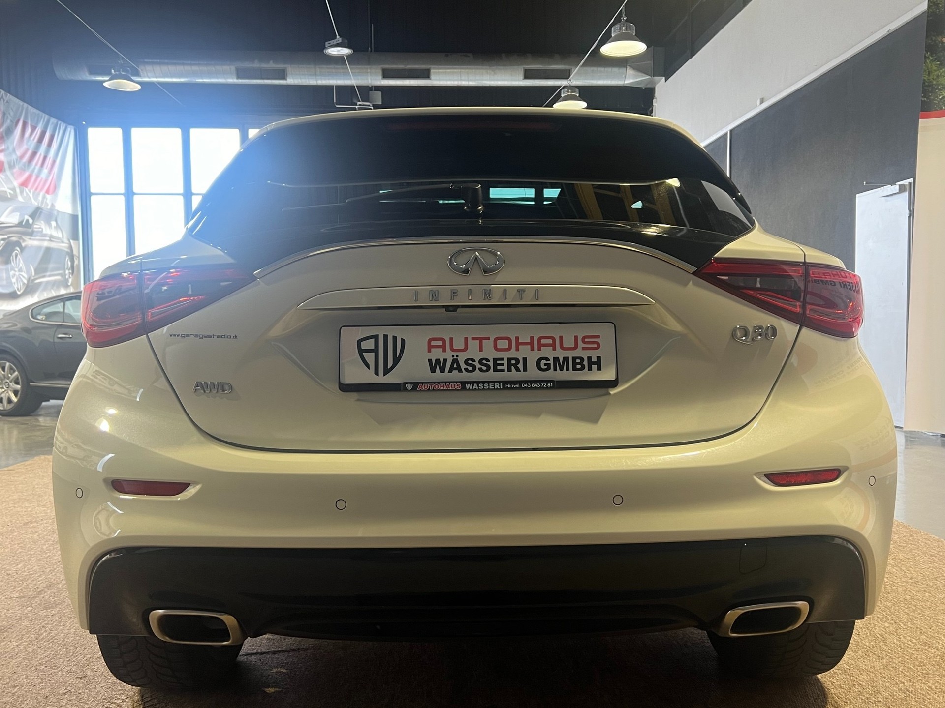 INFINITI Q30 2.2d Sport Tech AWD DCT-showroom-element-3