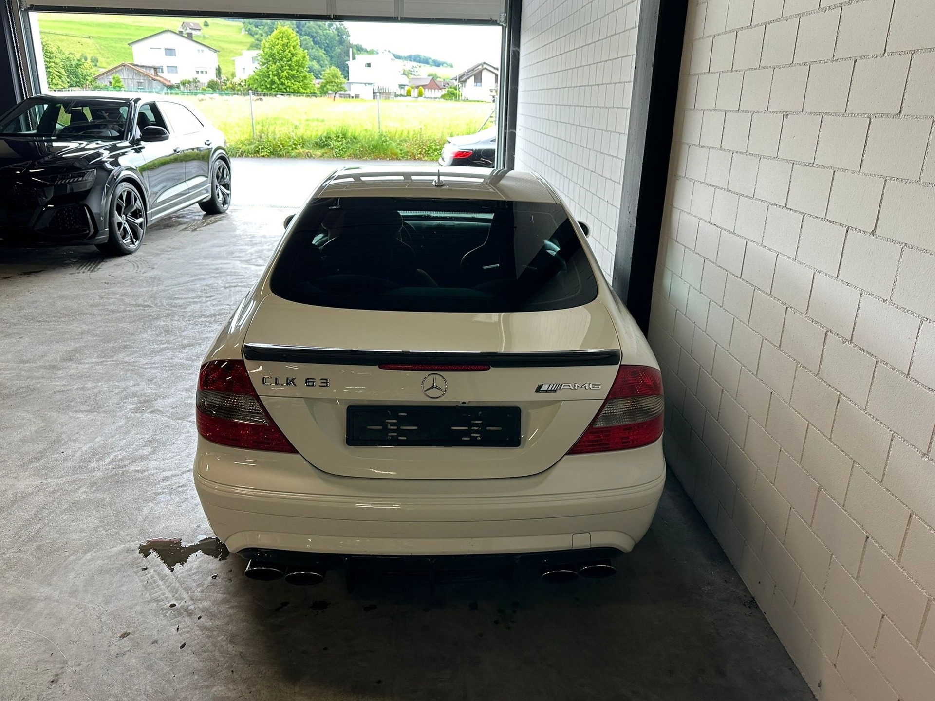 MERCEDES-BENZ CLK 63 AMG Black Series 7G-Tronic-showroom-element-3