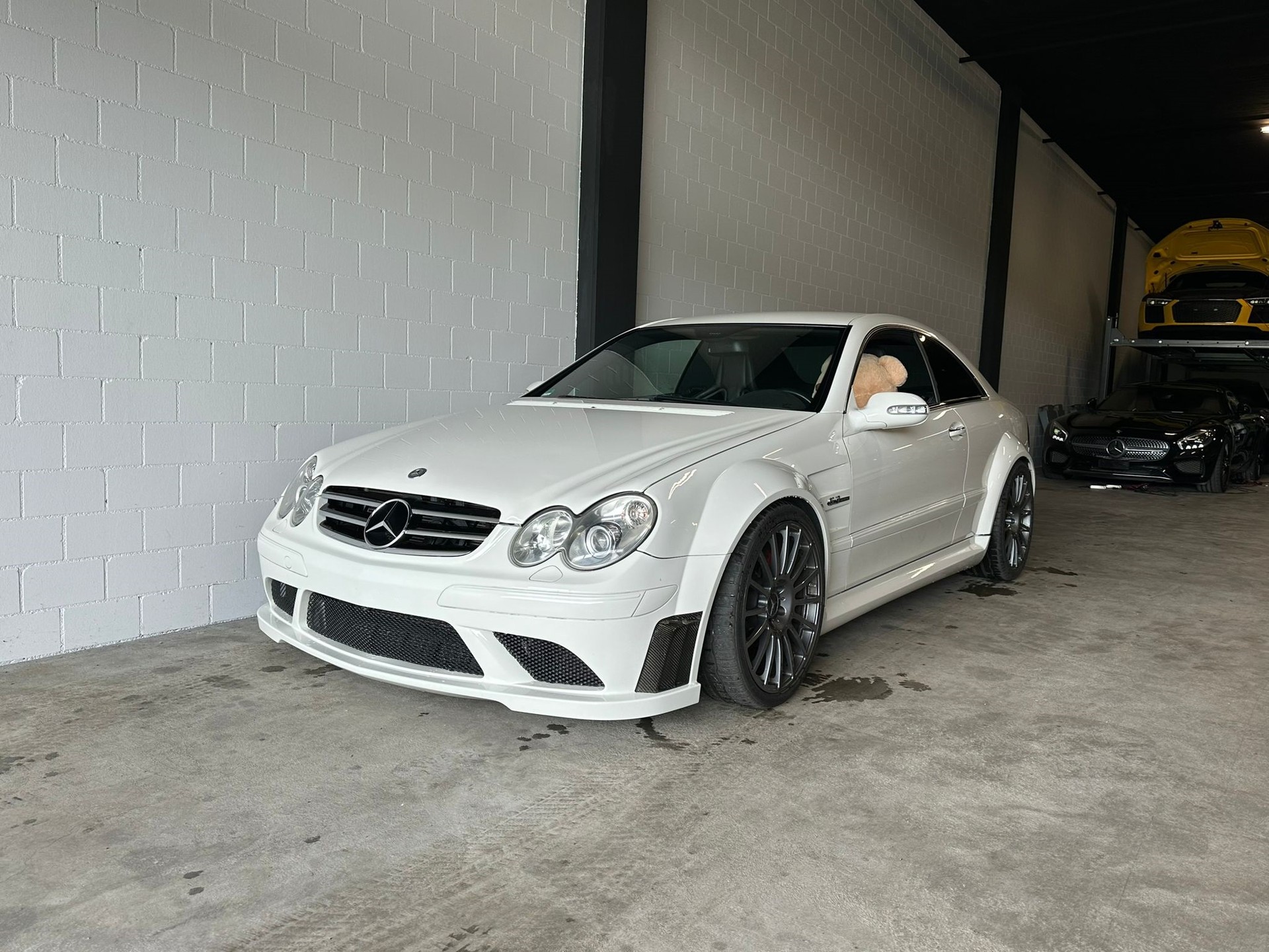 MERCEDES-BENZ CLK 63 AMG Black Series 7G-Tronic-showroom-element-1