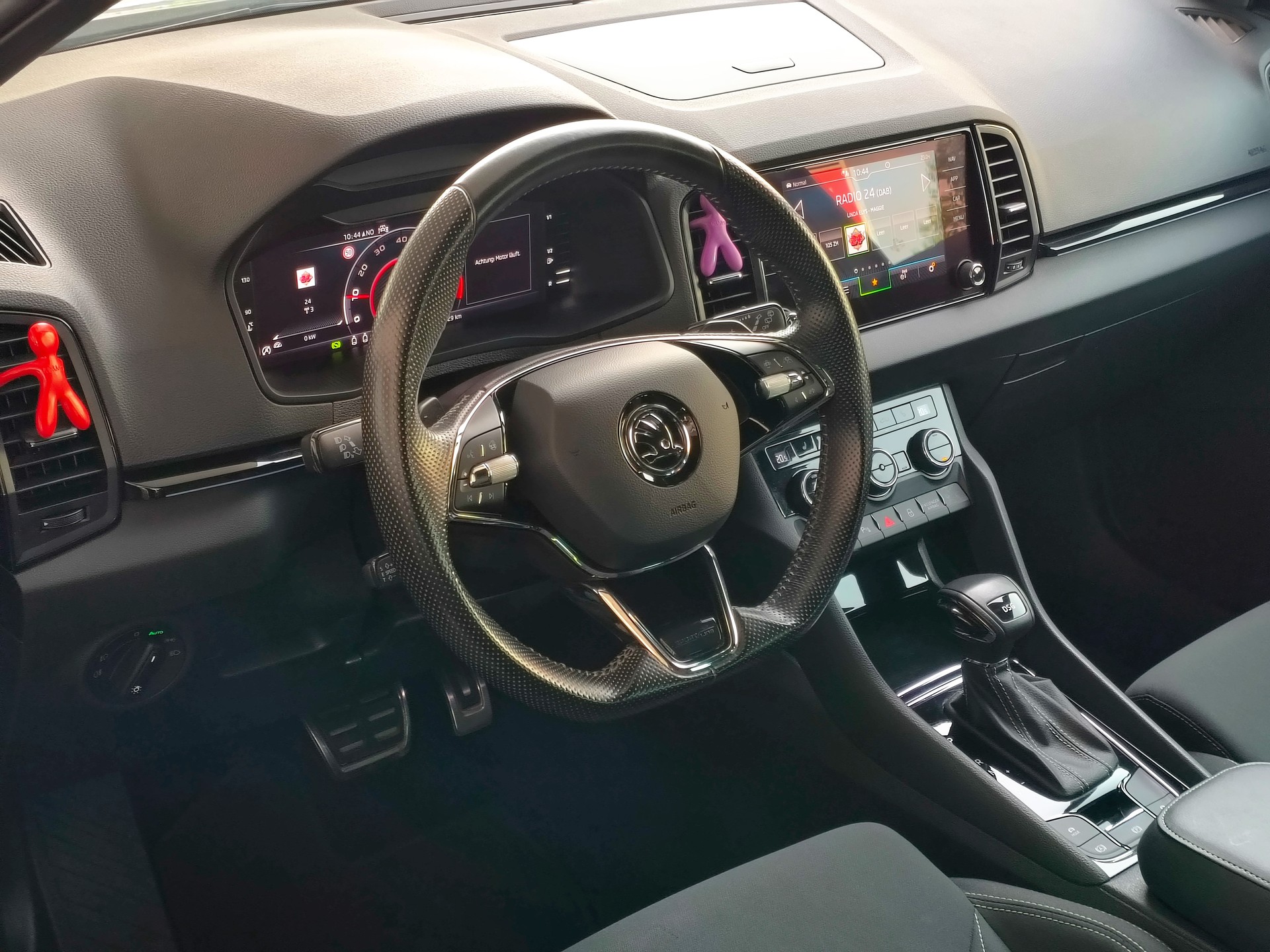 SKODA Karoq 1.5 TSI ACT SportLine DSG-image-10