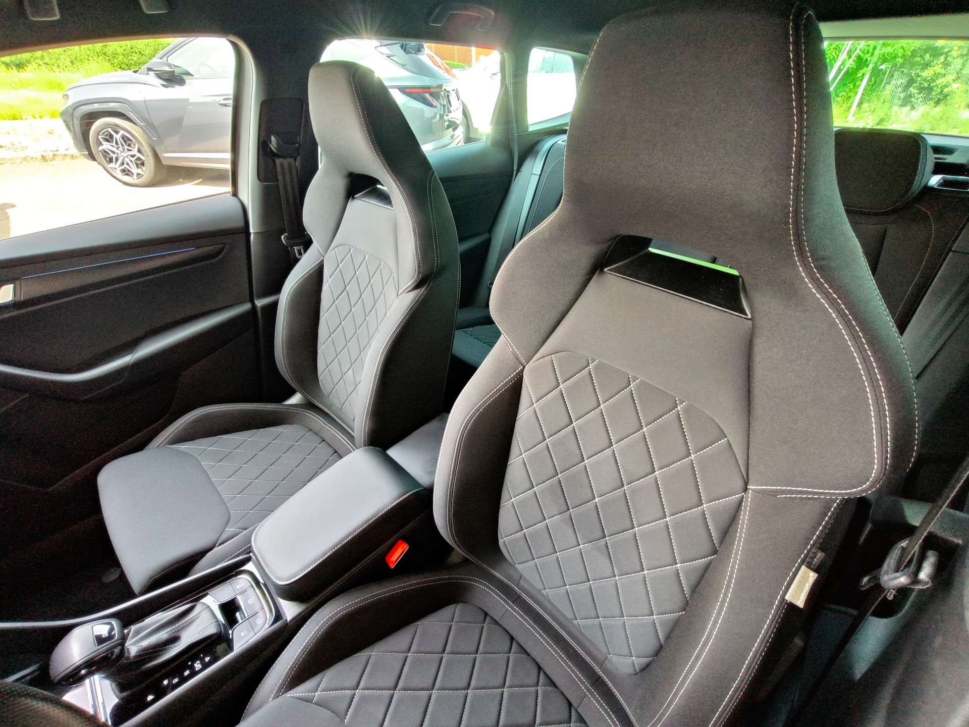 SKODA Karoq 1.5 TSI ACT SportLine DSG-image-7