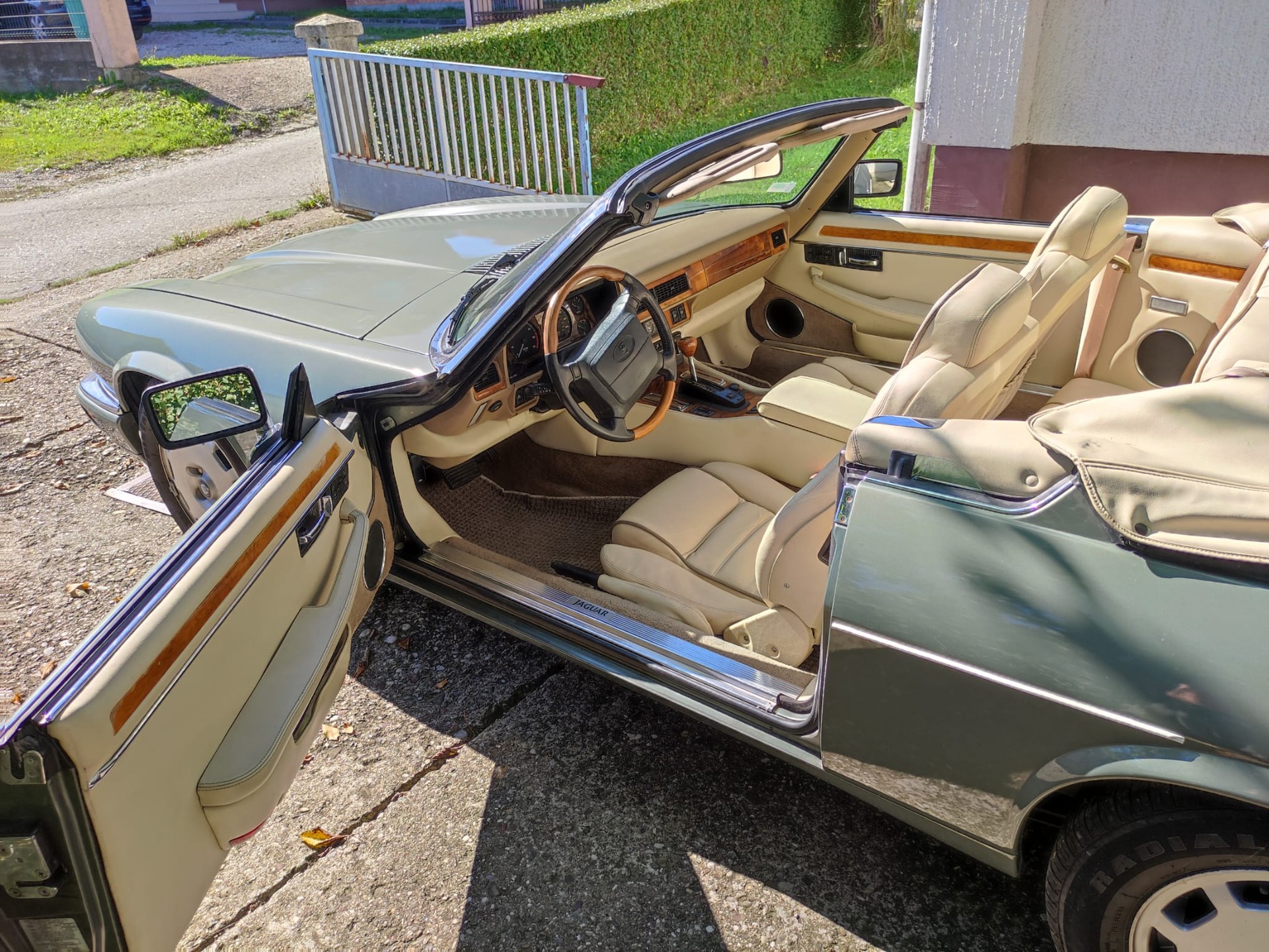 JAGUAR XJS 4.0 Convertible-image-3