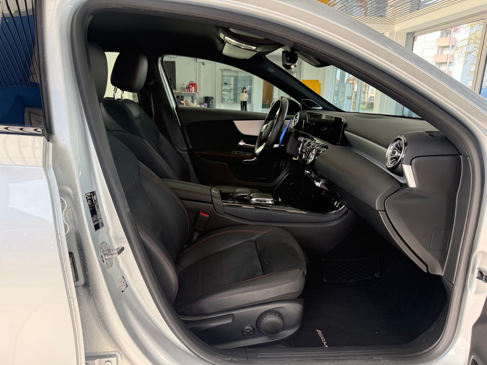 MERCEDES-BENZ A 250 AMG Line 7G-DCT-image-12