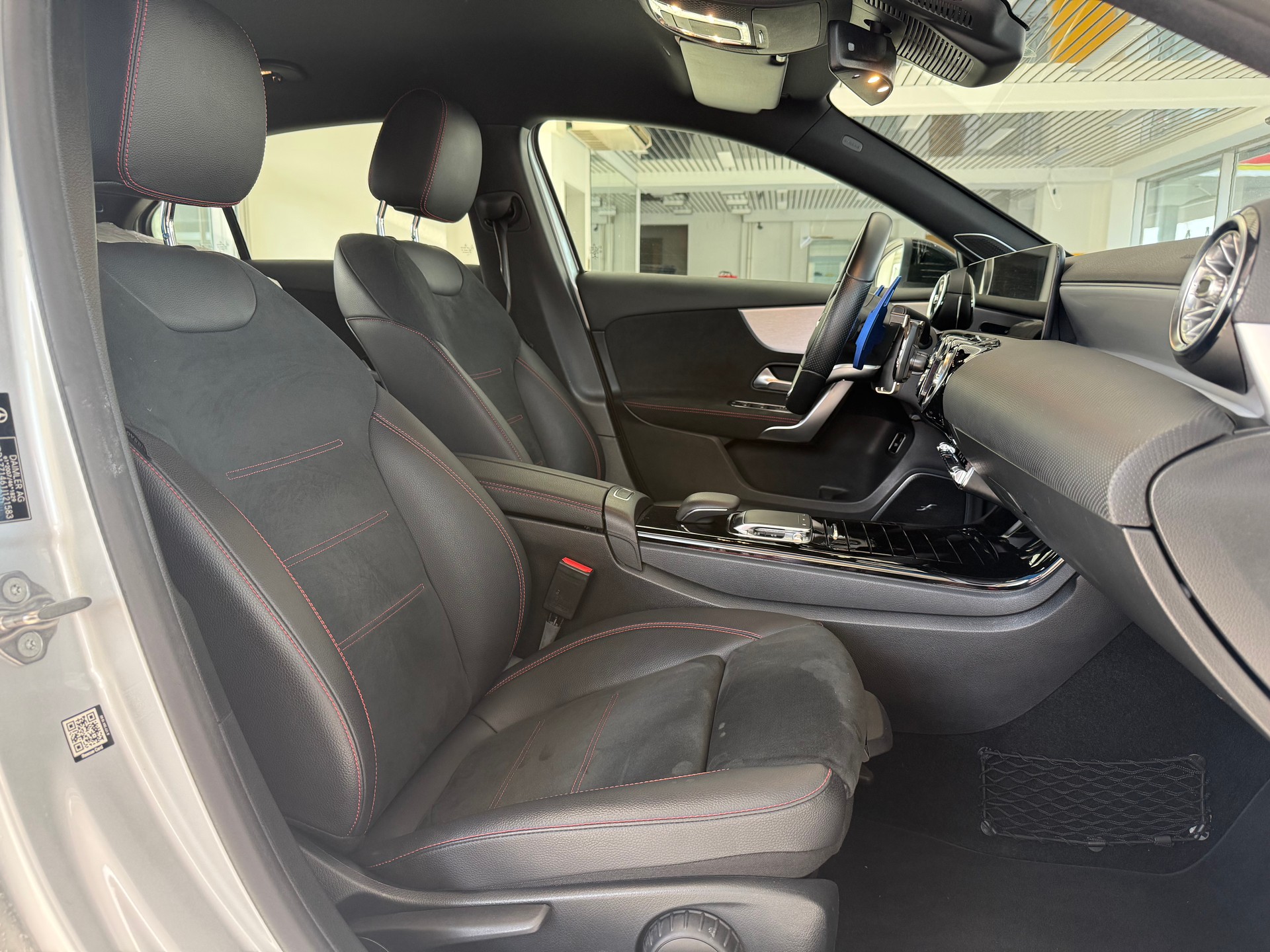 MERCEDES-BENZ A 250 AMG Line 7G-DCT-image-13