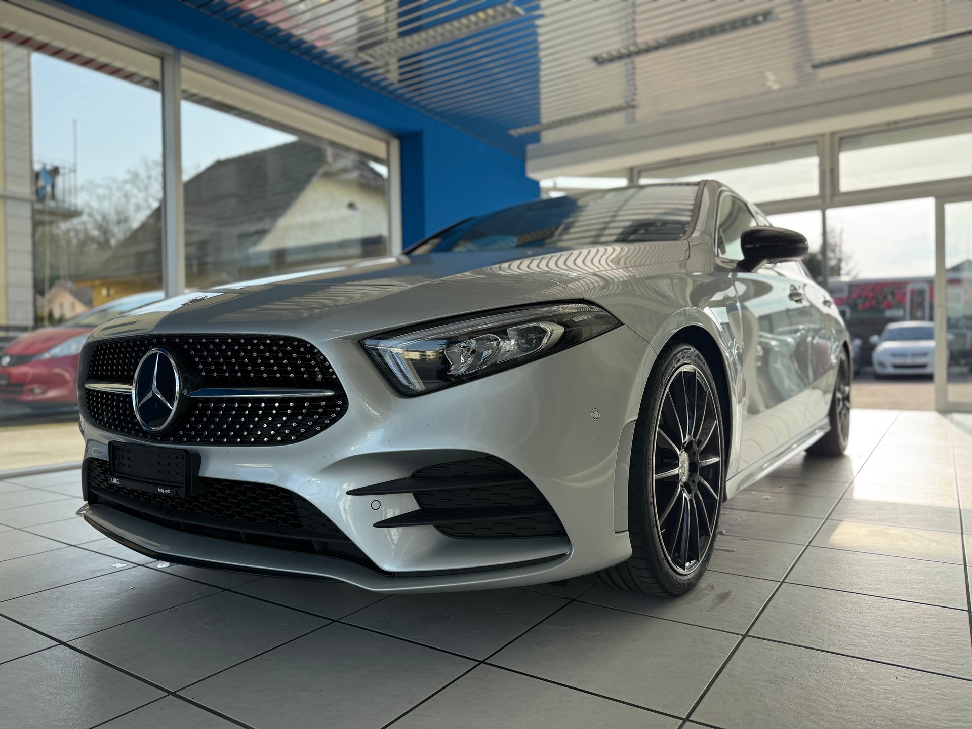 MERCEDES-BENZ A 250 AMG Line 7G-DCT-showroom-element-1