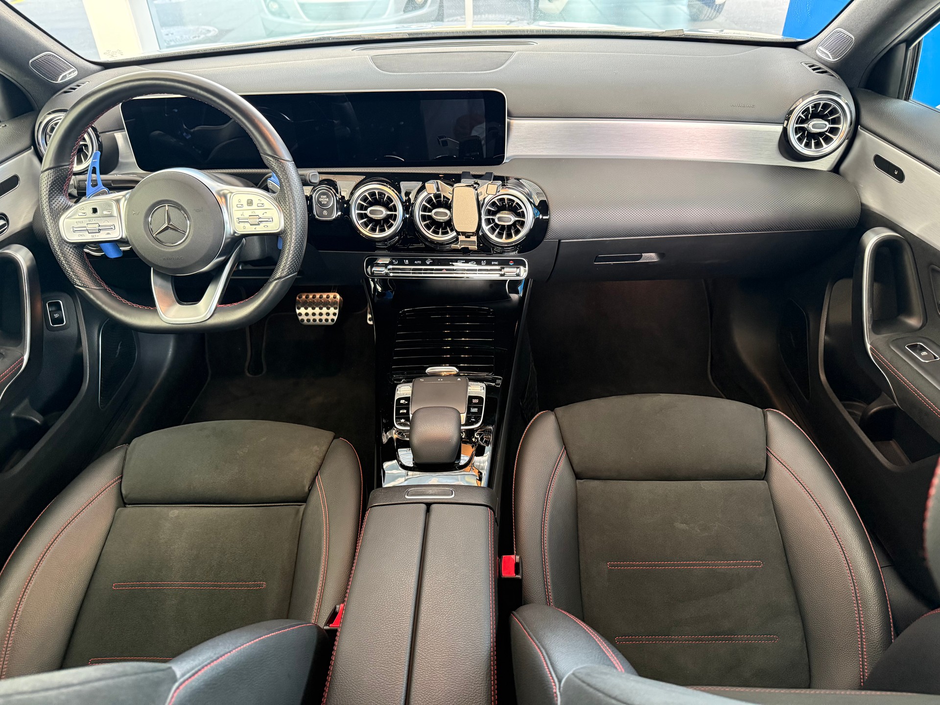 MERCEDES-BENZ A 250 AMG Line 7G-DCT-image-10