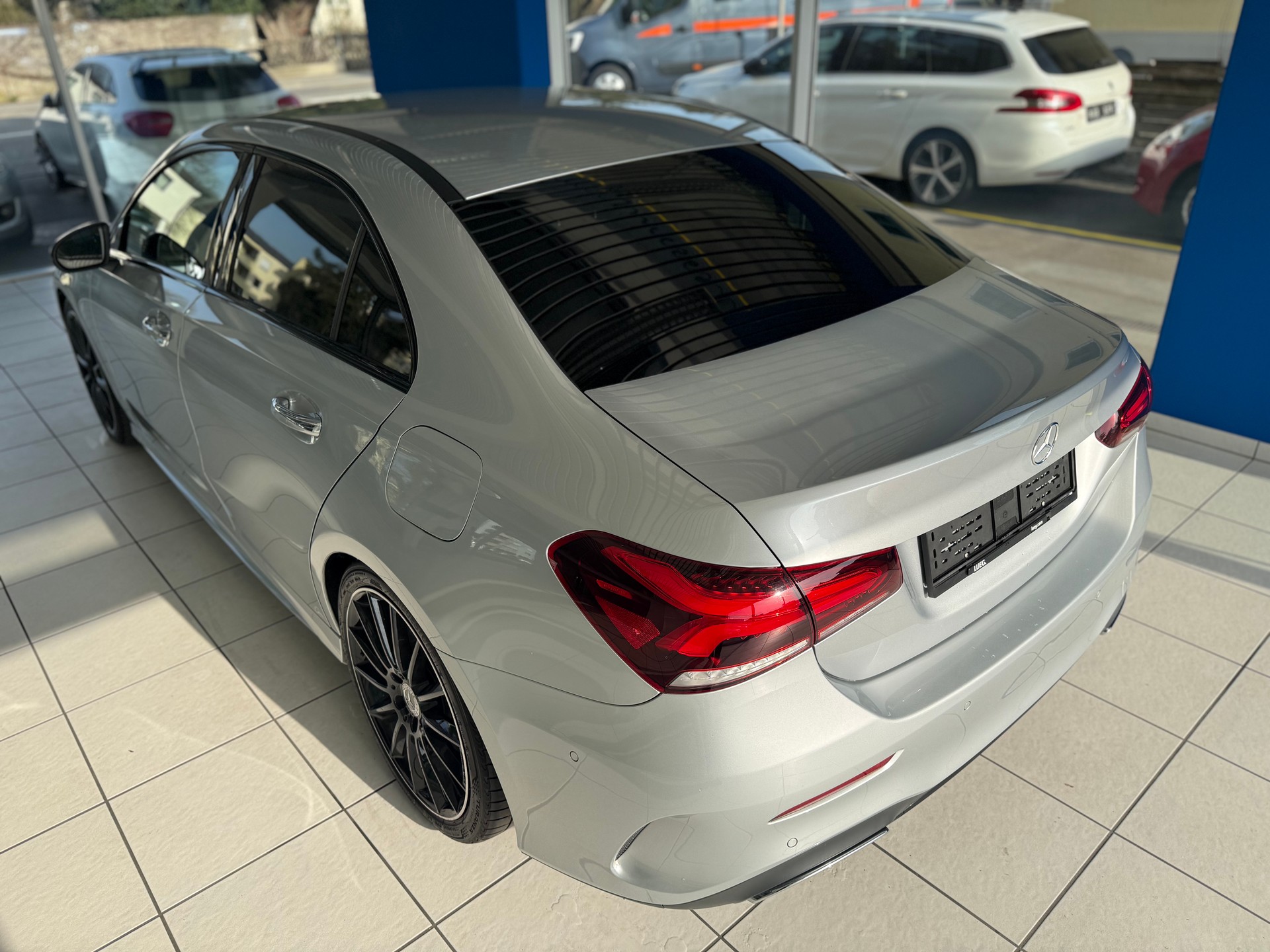 MERCEDES-BENZ A 250 AMG Line 7G-DCT-image-6