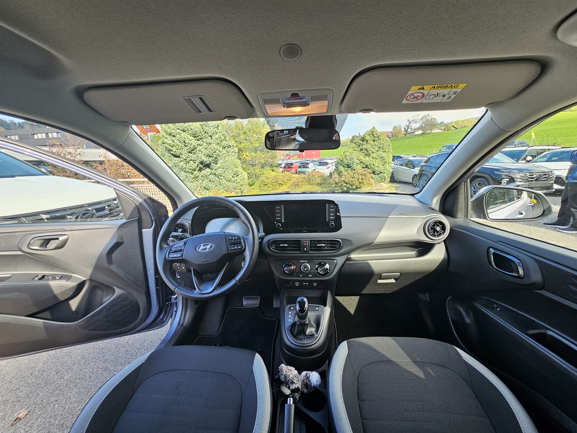 HYUNDAI i10 1.2 Amplia Aut.-image-9