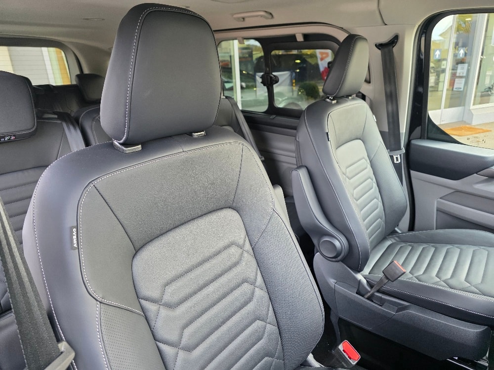 FORD Tourneo Bus 320 L1H1 TitaniumX Automat-image-9