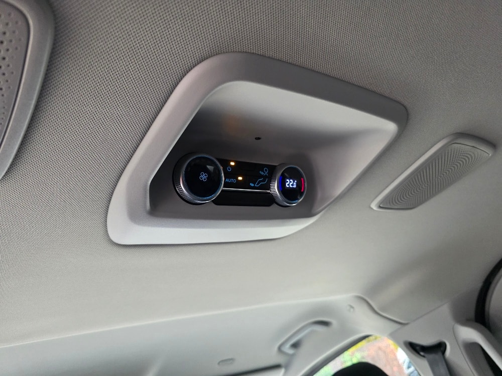 FORD Tourneo Bus 320 L1H1 TitaniumX Automat-image-13