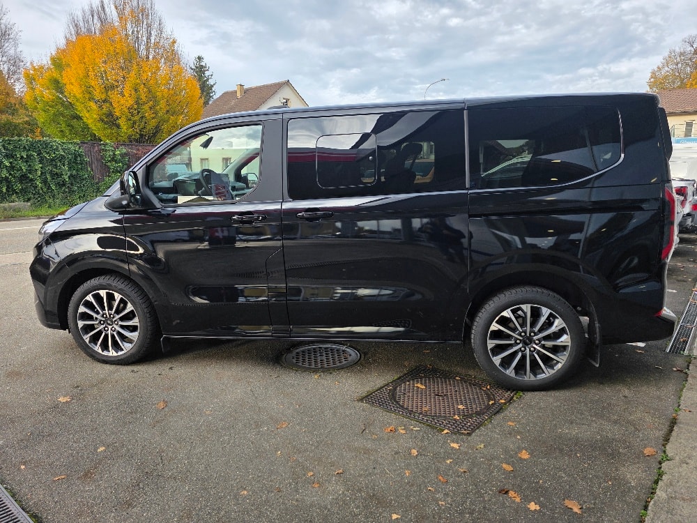 FORD Tourneo Bus 320 L1H1 TitaniumX Automat-image-4