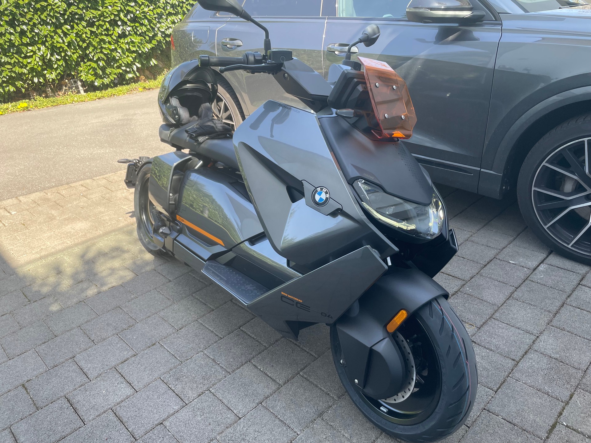 BMW CE 04-image-2
