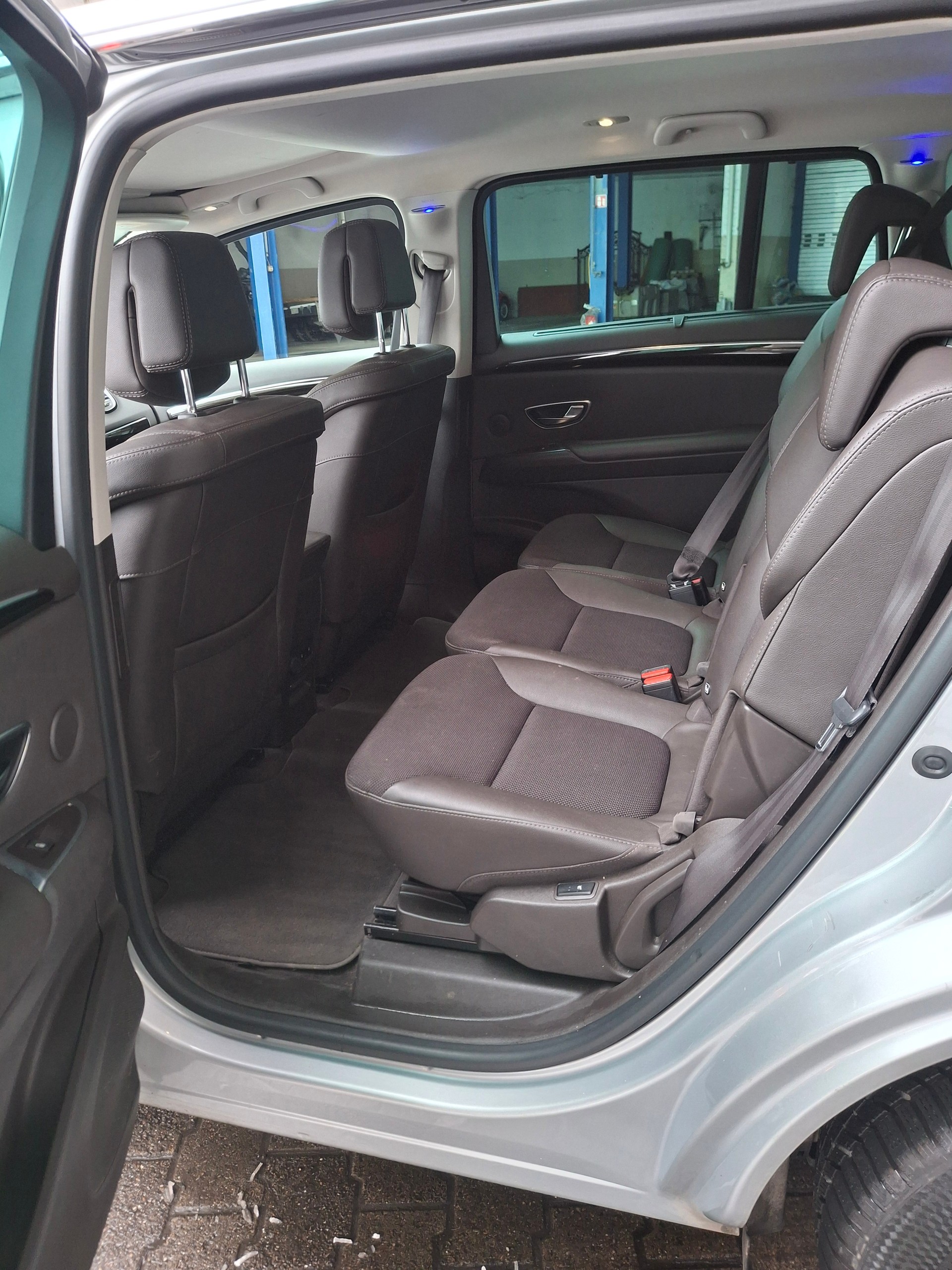 RENAULT Espace 1.6 TCe Swiss Edition EDC-image-16