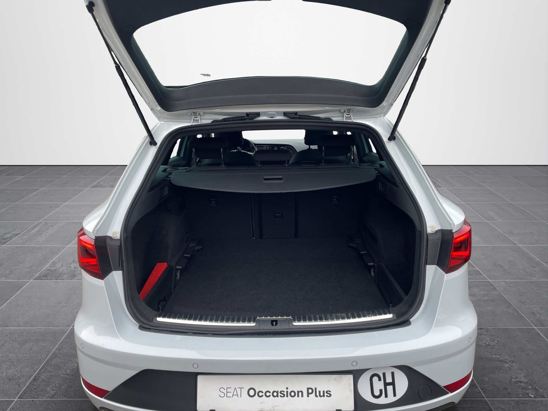 SEAT Leon ST 2.0 TSI SWISS FR DSG-image-18