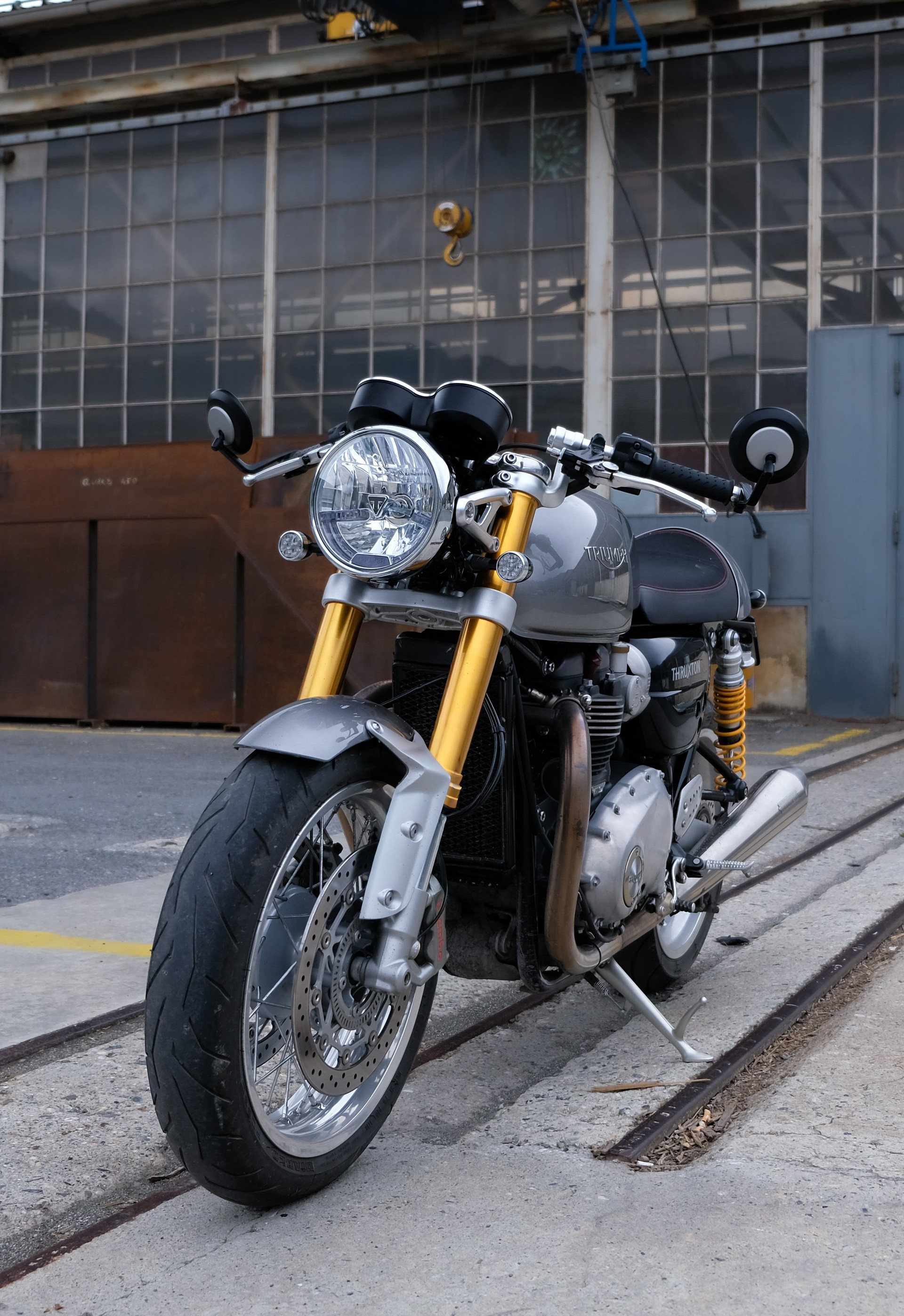 TRIUMPH Thruxton R 1200 i ABS-image-1