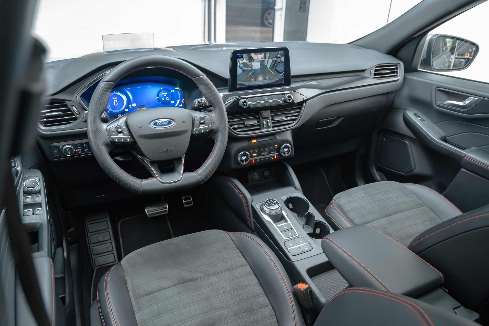 FORD Kuga 2.5 FHEV ST-Line X FWD-image-11