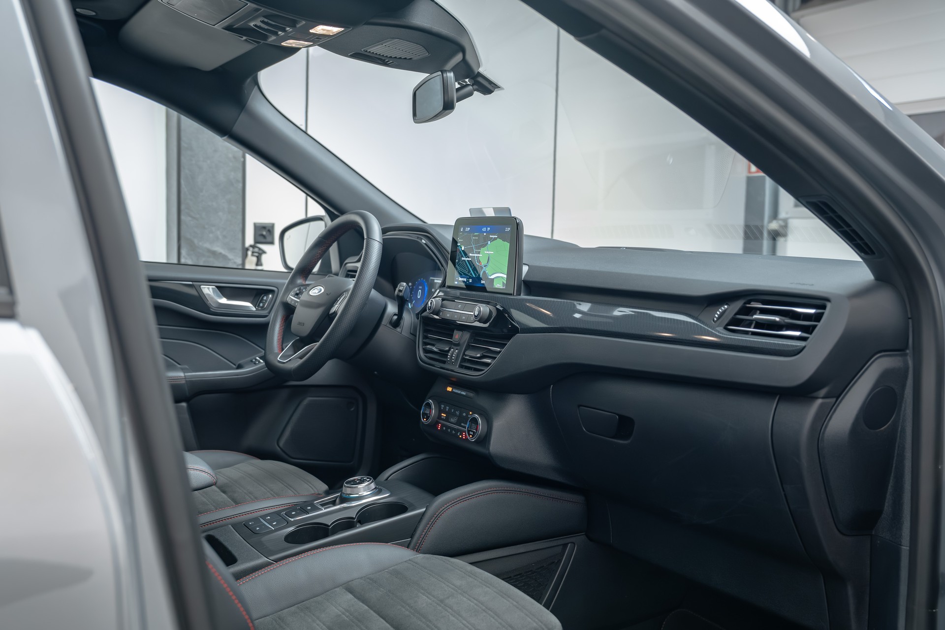 FORD Kuga 2.5 FHEV ST-Line X FWD-image-8