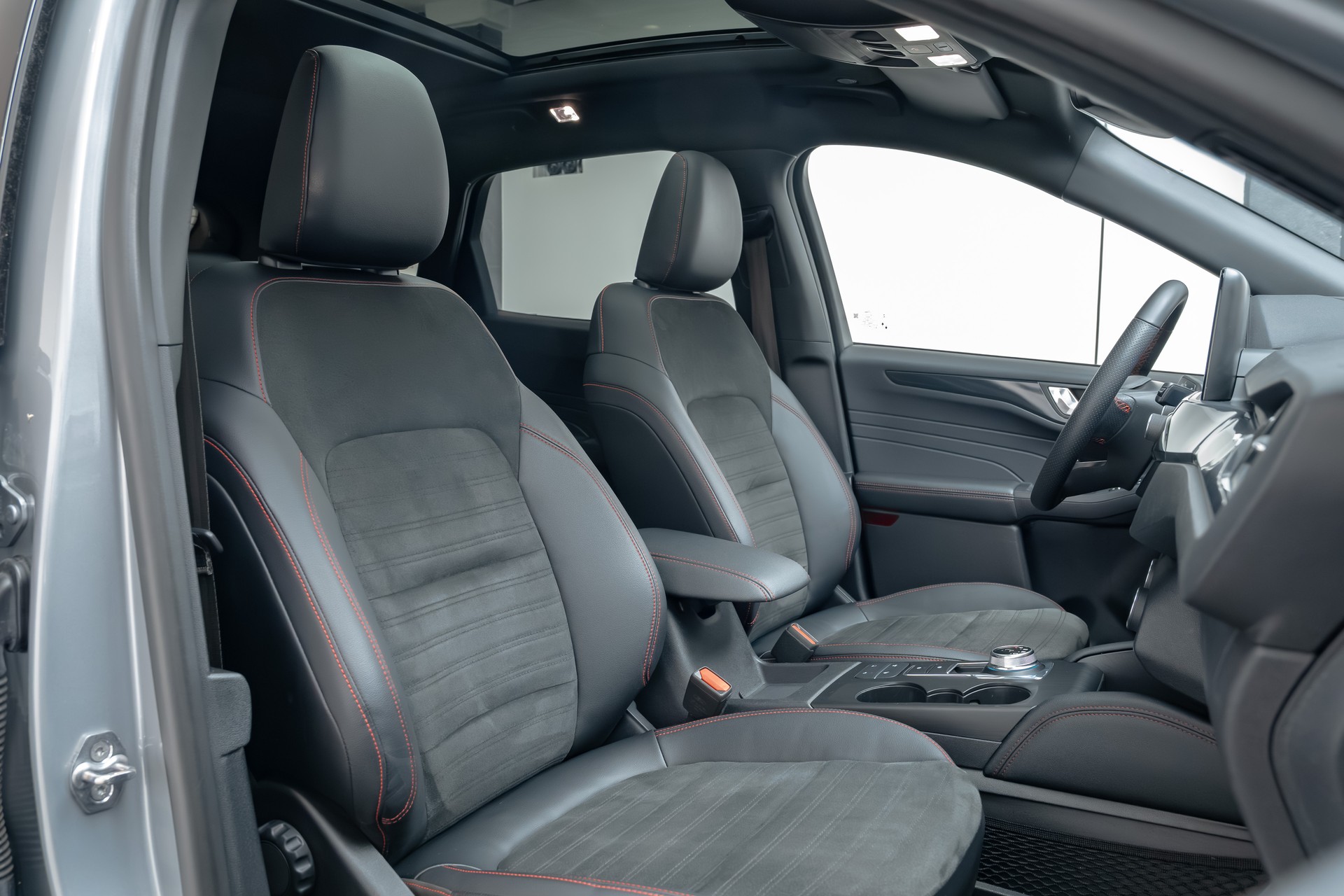 FORD Kuga 2.5 FHEV ST-Line X FWD-image-9