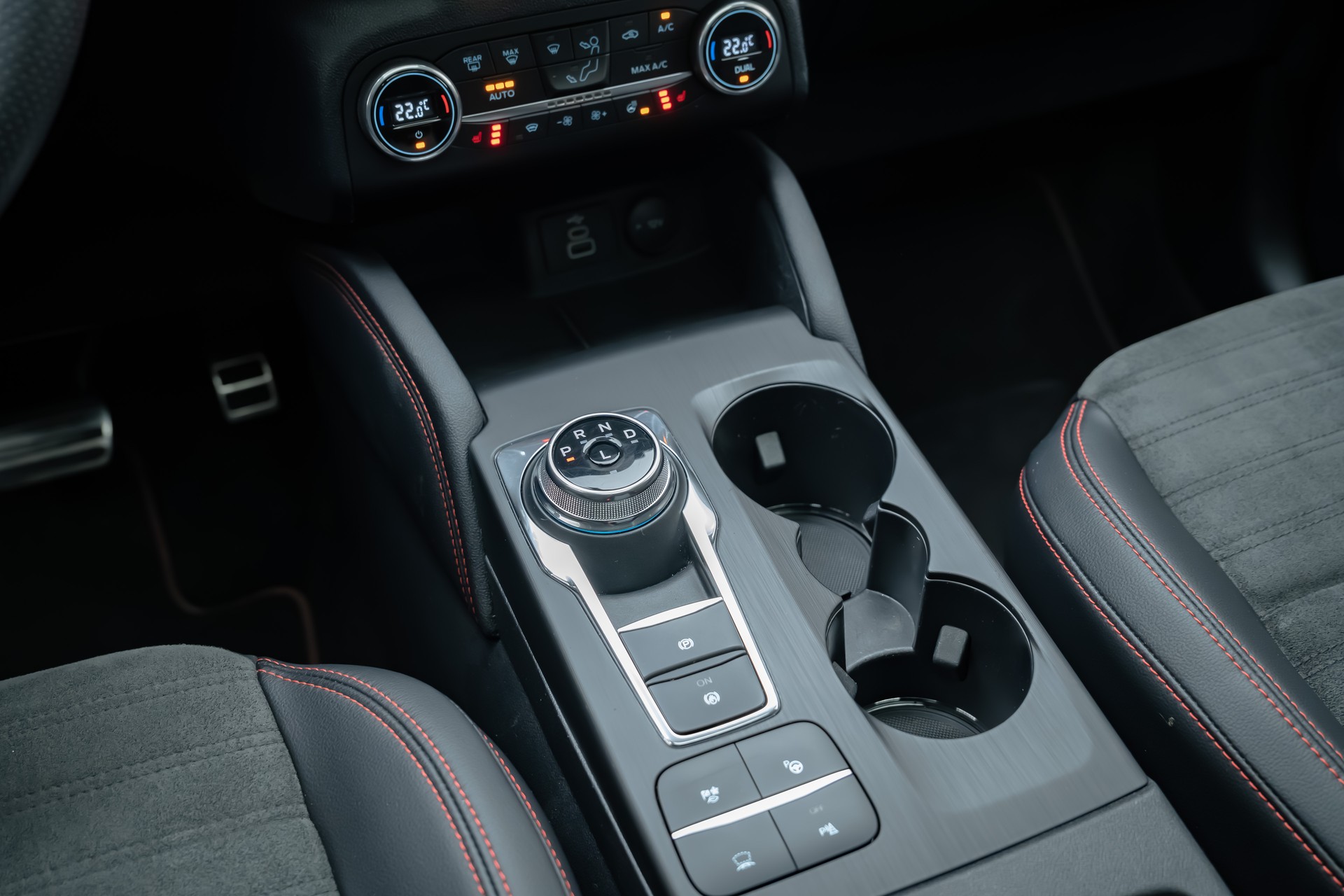 FORD Kuga 2.5 FHEV ST-Line X FWD-image-10