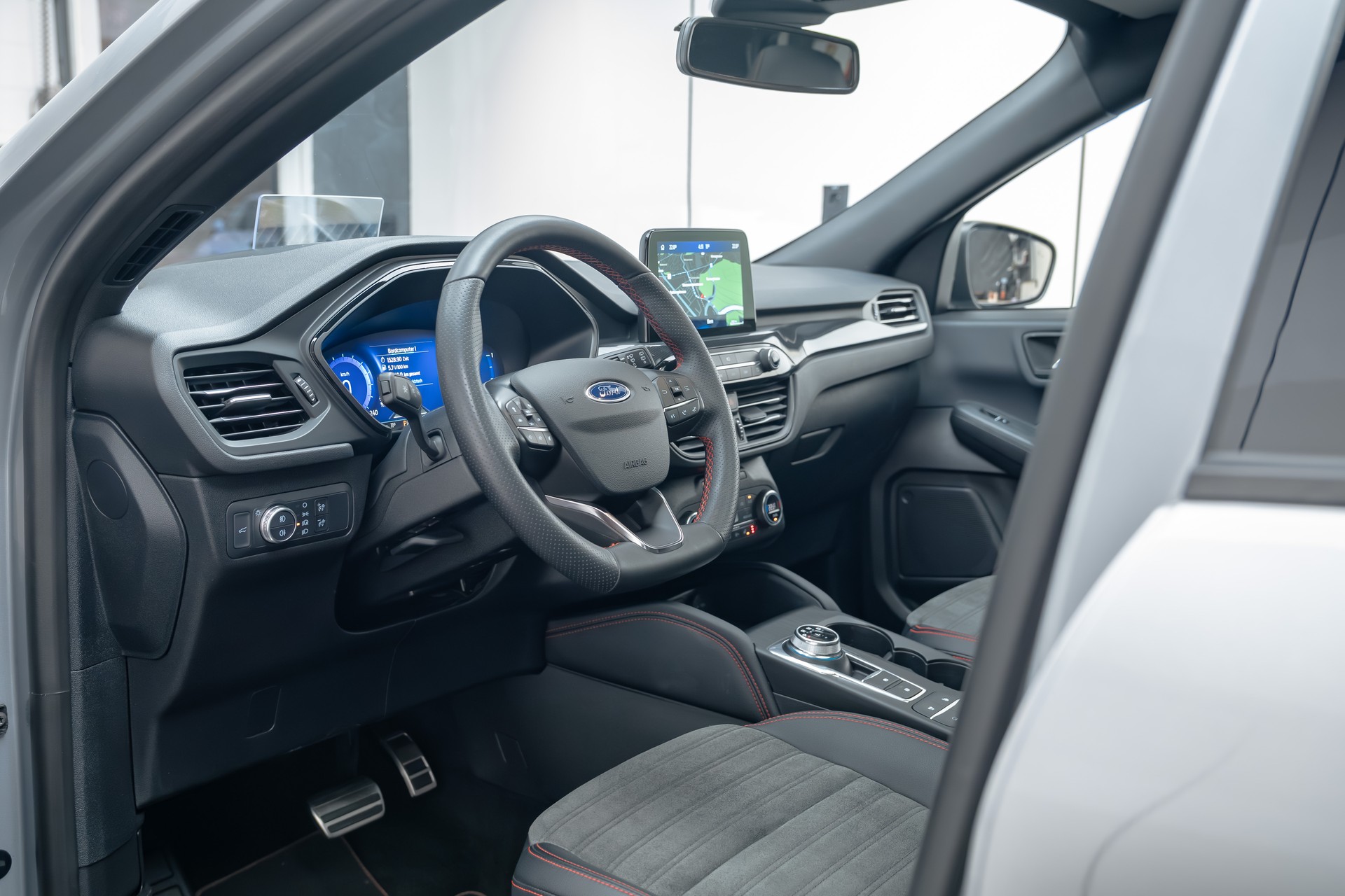 FORD Kuga 2.5 FHEV ST-Line X FWD-image-13