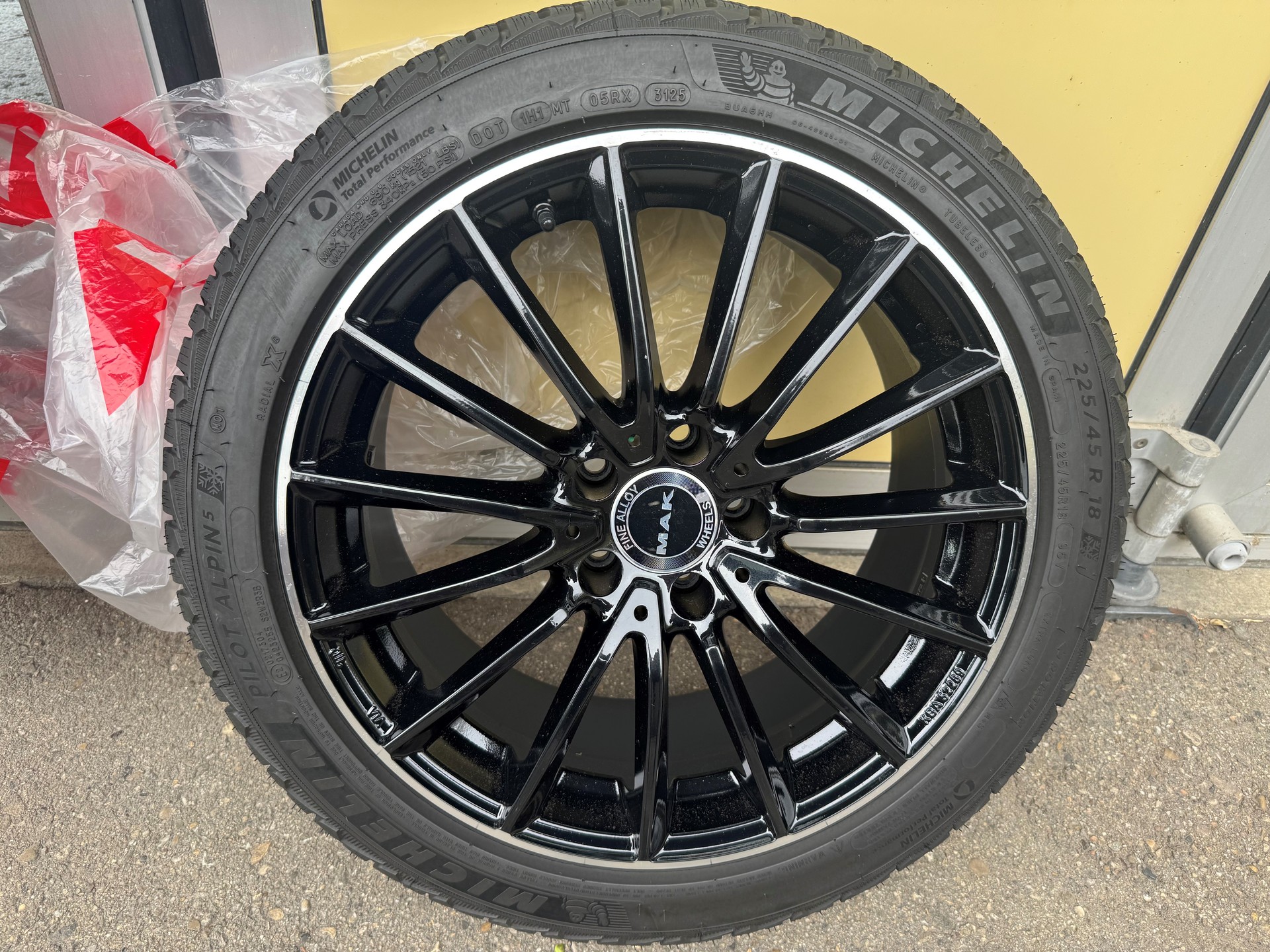 MERCEDES-BENZ A 45 S AMG 4Matic+ Speedshift-image-20