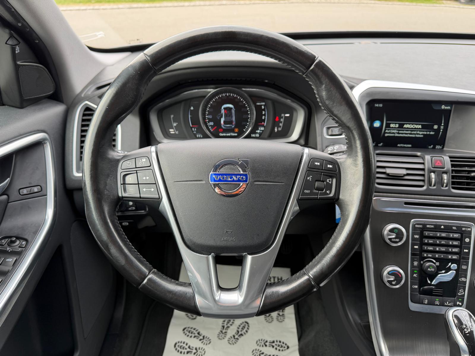 VOLVO XC60 2.4 D5 Summum AWD S/S-image-10