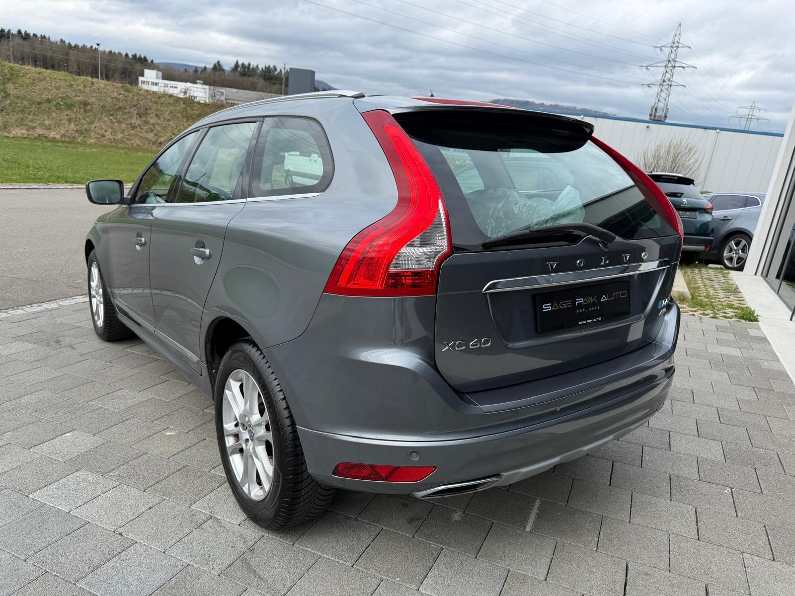 VOLVO XC60 2.4 D5 Summum AWD S/S-image-4