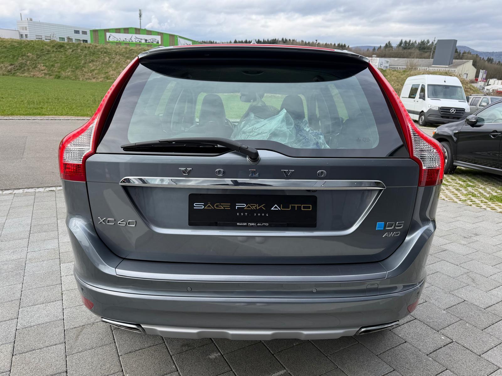 VOLVO XC60 2.4 D5 Summum AWD S/S-image-5