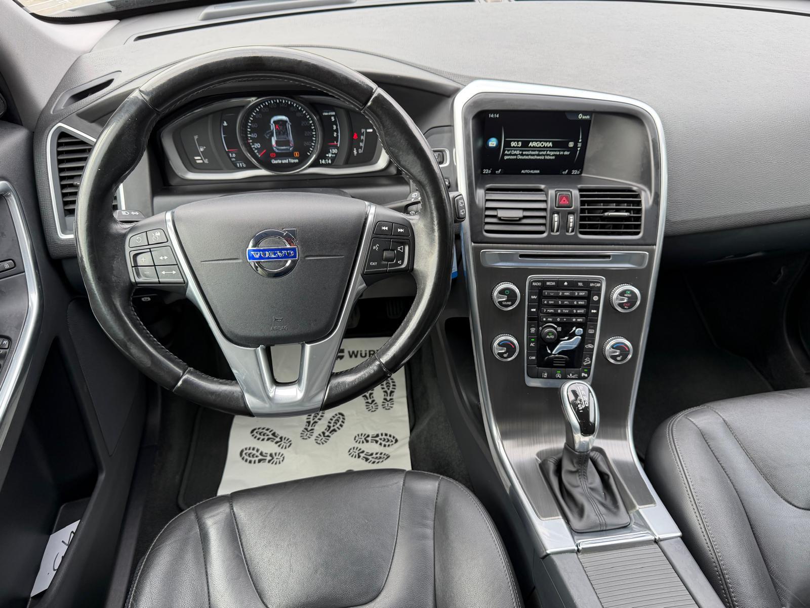 VOLVO XC60 2.4 D5 Summum AWD S/S-image-11