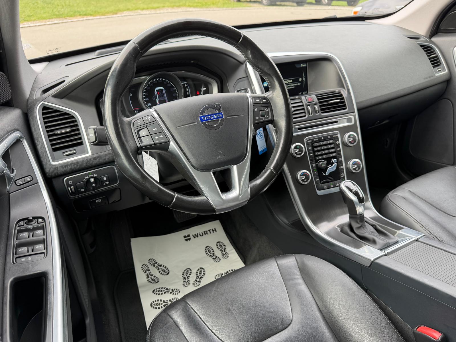 VOLVO XC60 2.4 D5 Summum AWD S/S-image-8