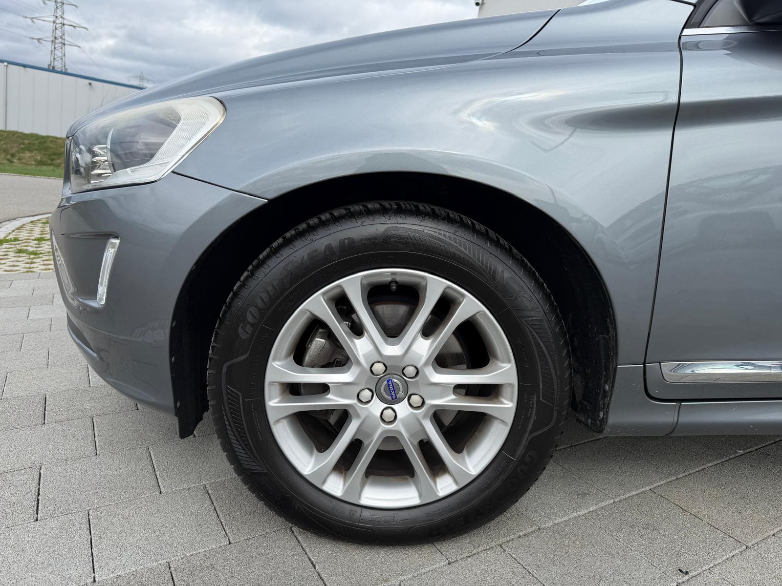 VOLVO XC60 2.4 D5 Summum AWD S/S-image-21