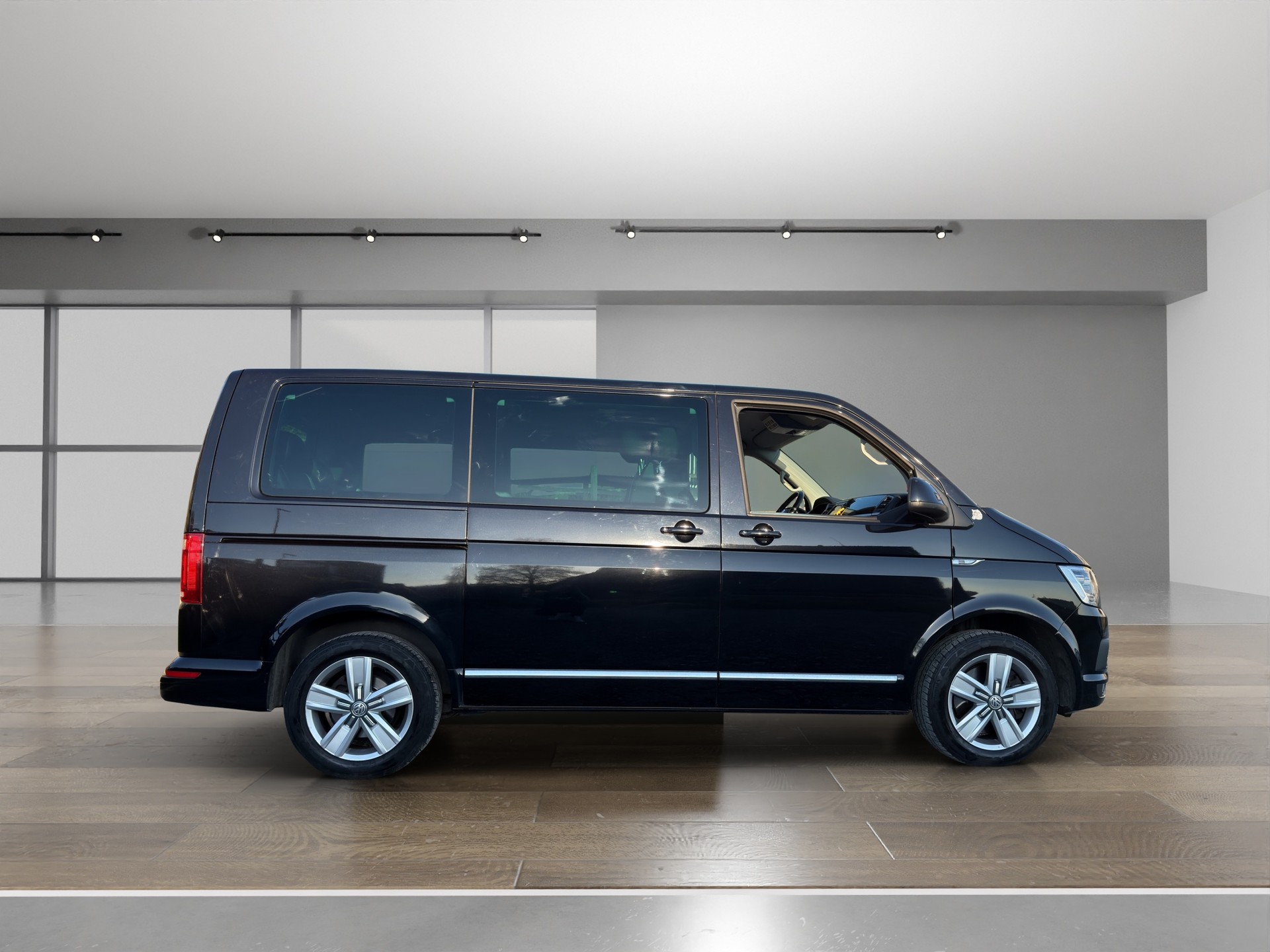 VW T6 Multivan 2.0 Bi-TDI Family Gen. Six 4Motion DSG-image-5