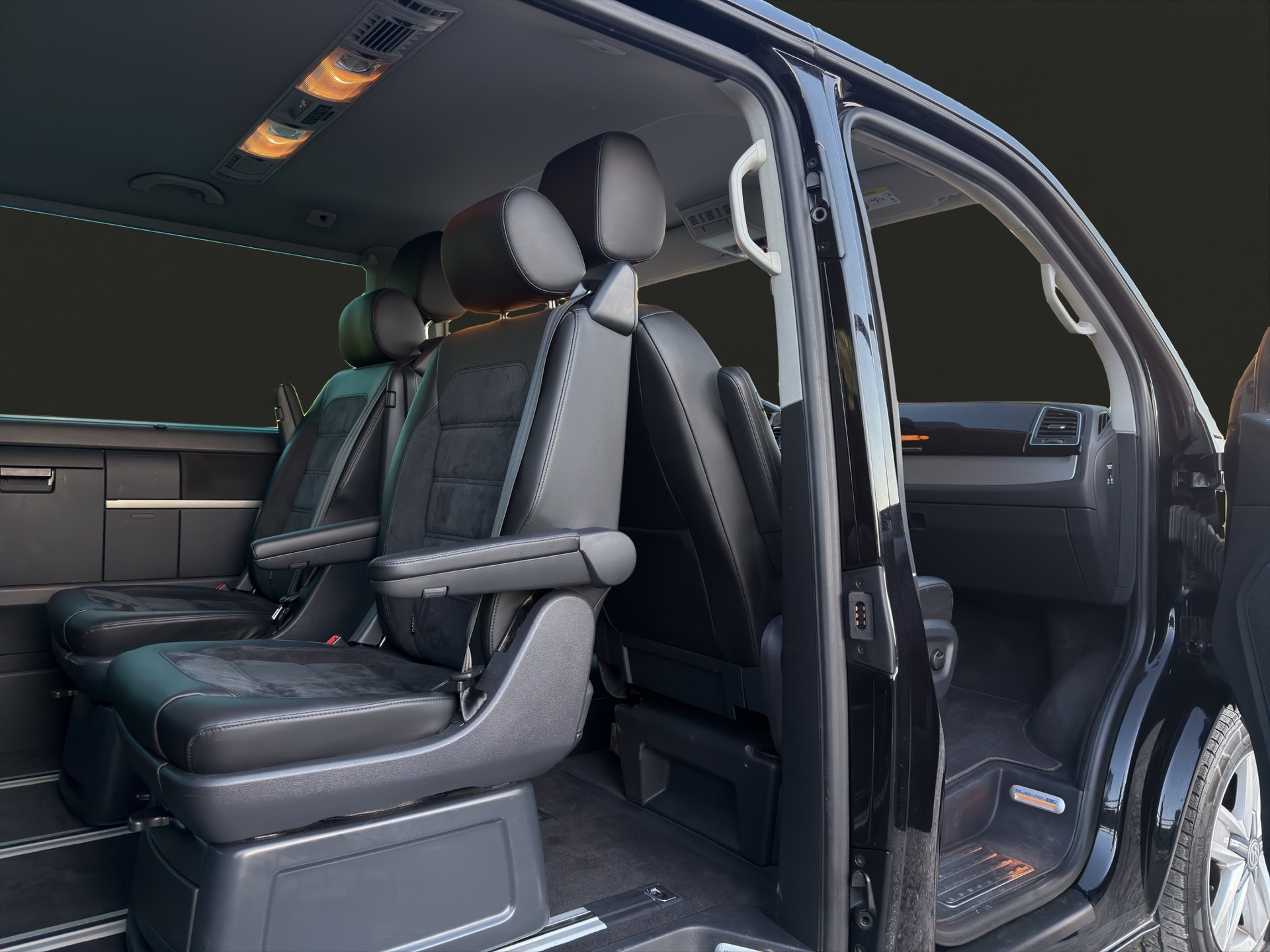 VW T6 Multivan 2.0 Bi-TDI Family Gen. Six 4Motion DSG-image-14