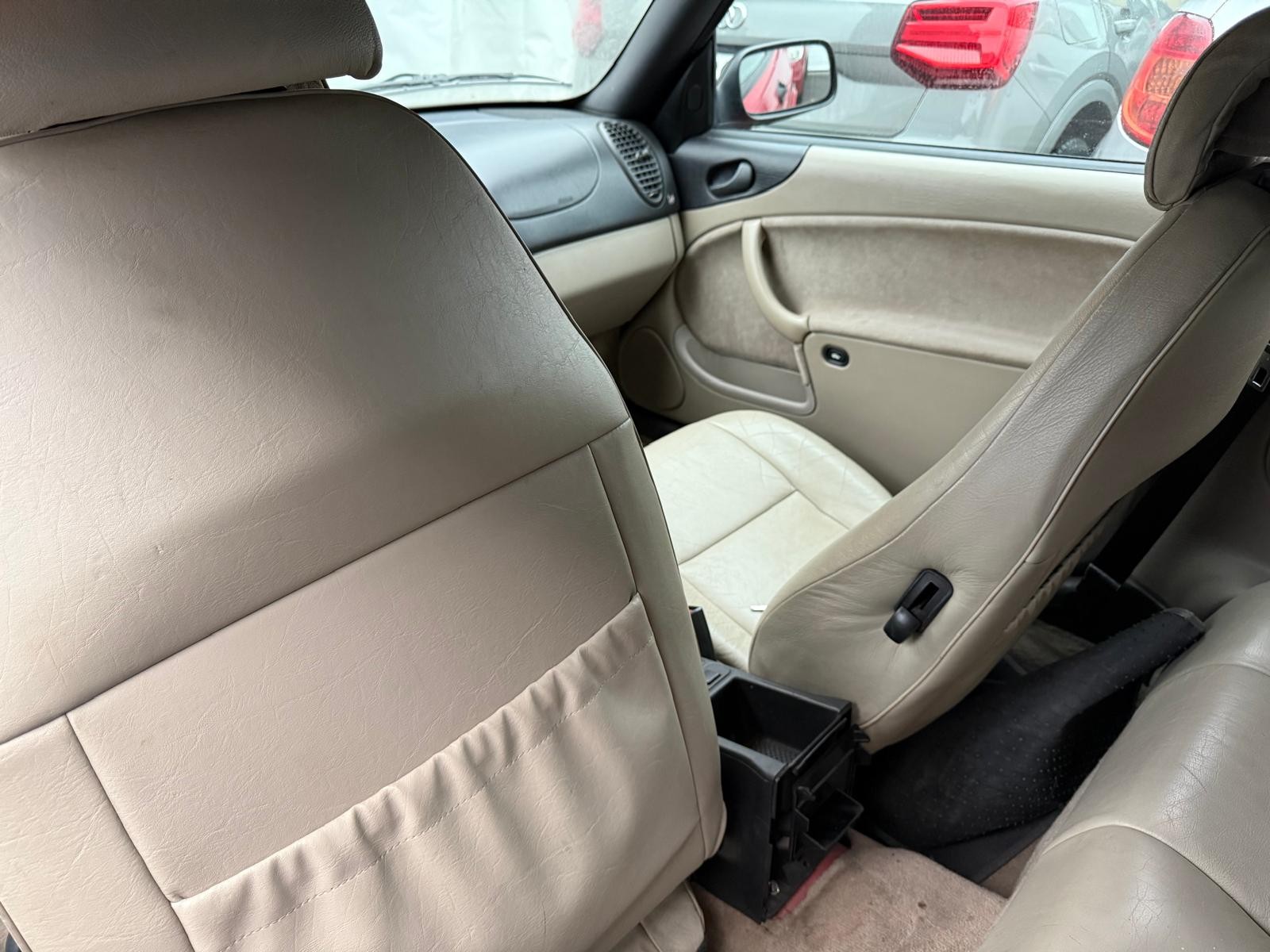 SAAB 900 SE 2.3i-16-image-13